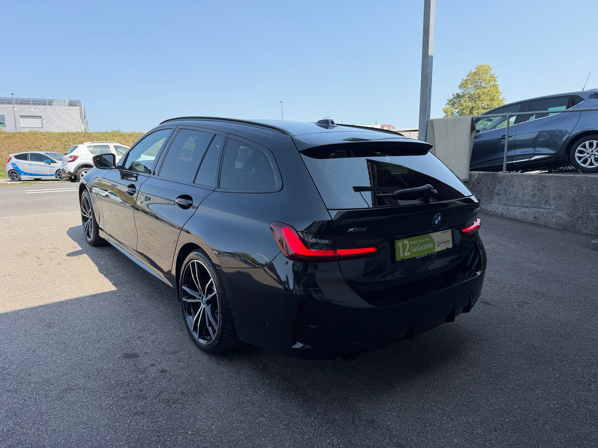 BMW 330e x DriveTouring Steptronic M Sport+++ANHÄNGERKUPPLUNG+++PANORAMADACH+++-showroom-element-1