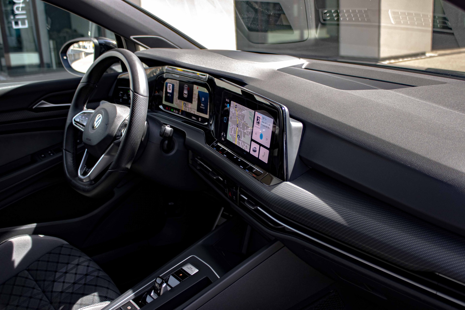 VW Golf 1.5 eTSI mHEV ACT R-Line DSG-image-17