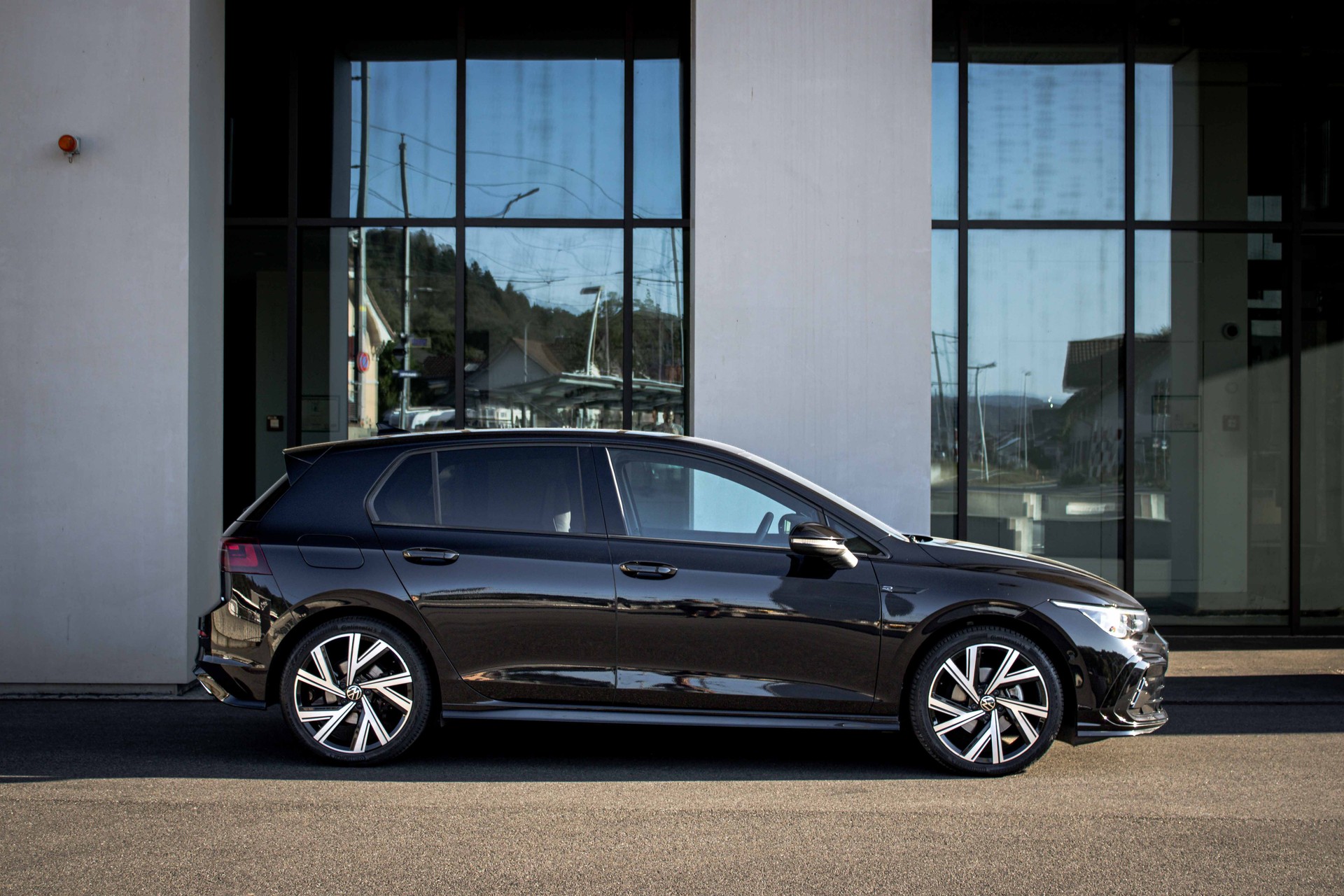 VW Golf 1.5 eTSI mHEV ACT R-Line DSG-image-5