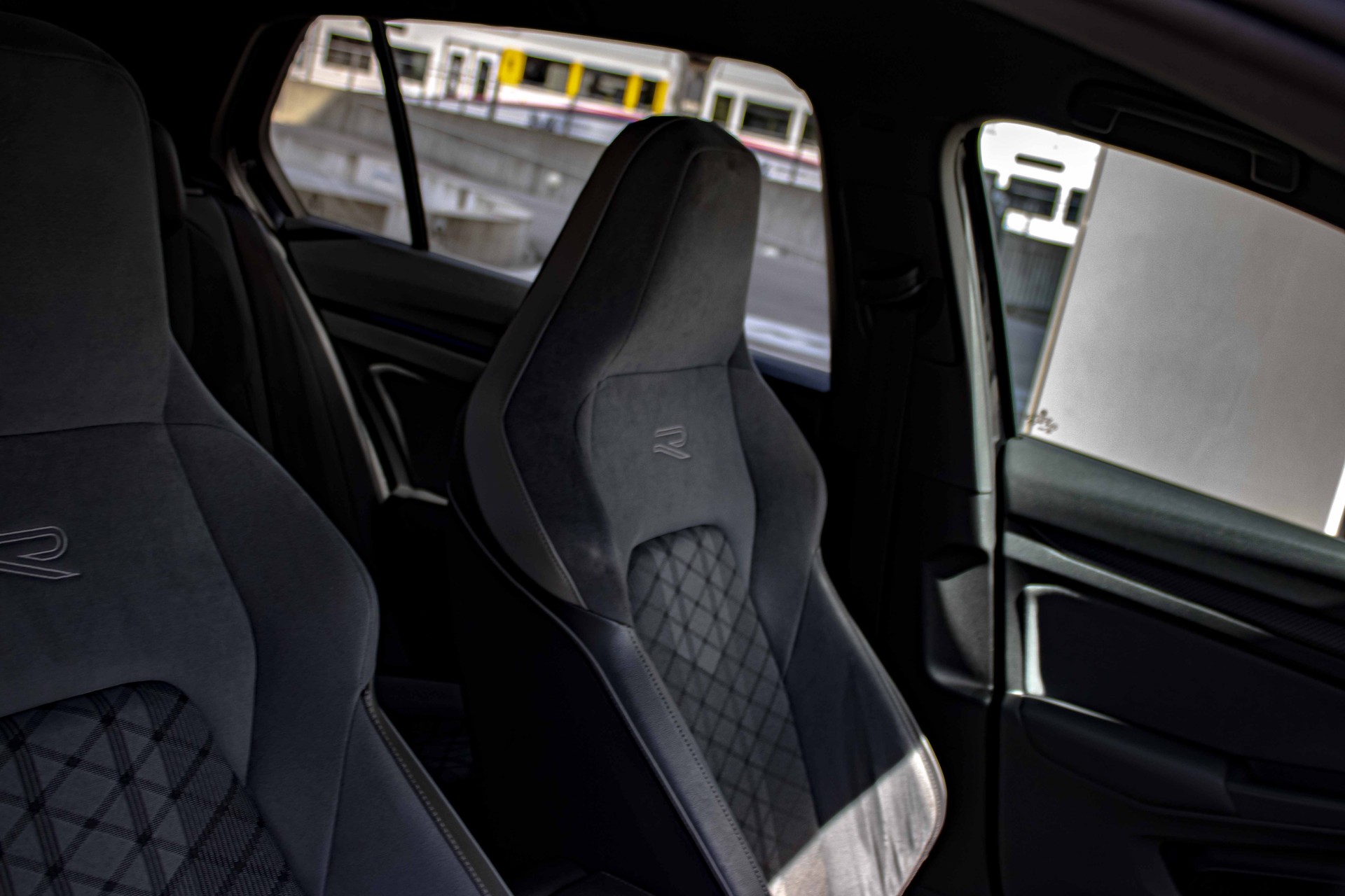 VW Golf 1.5 eTSI mHEV ACT R-Line DSG-image-16