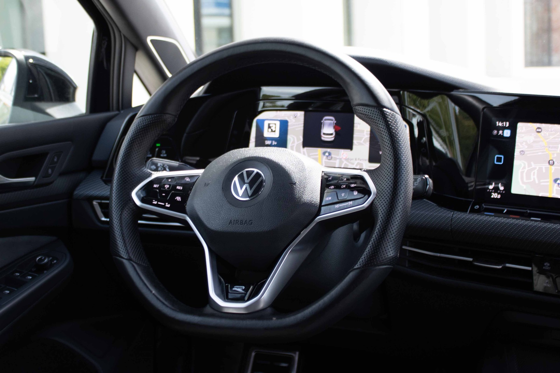 VW Golf 1.5 eTSI mHEV ACT R-Line DSG-image-13