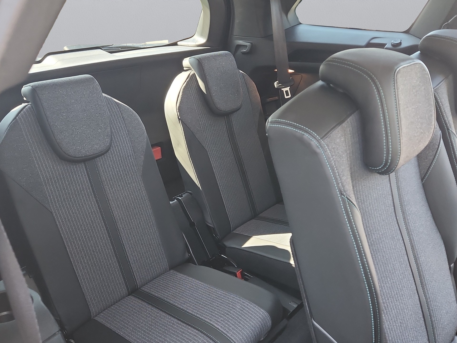 PEUGEOT 5008 1.5 BlueHDi Active Pack EAT8-image-16