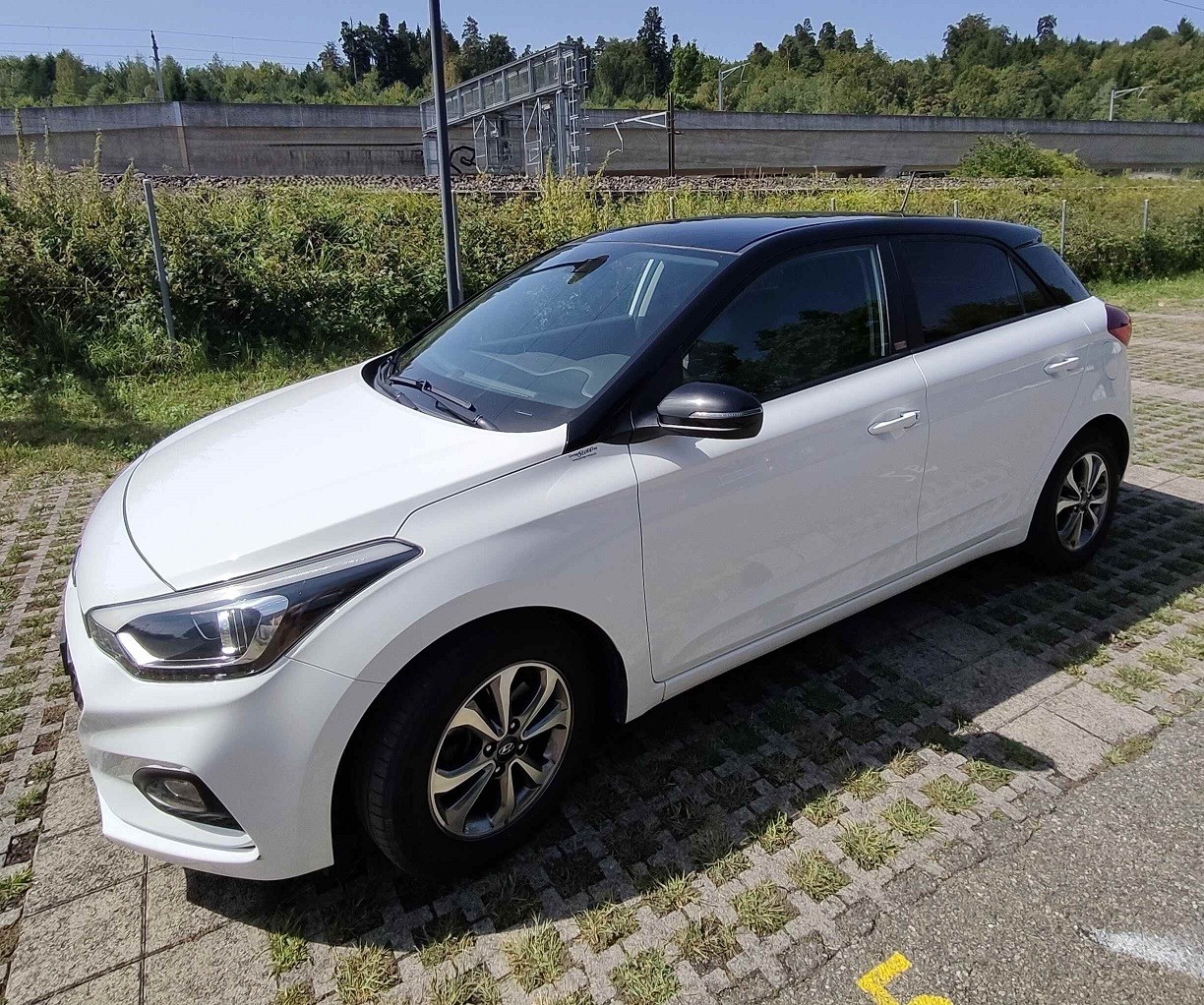 HYUNDAI i20 Active 1.0 T-GDi Amplia DCT-showroom-element-2