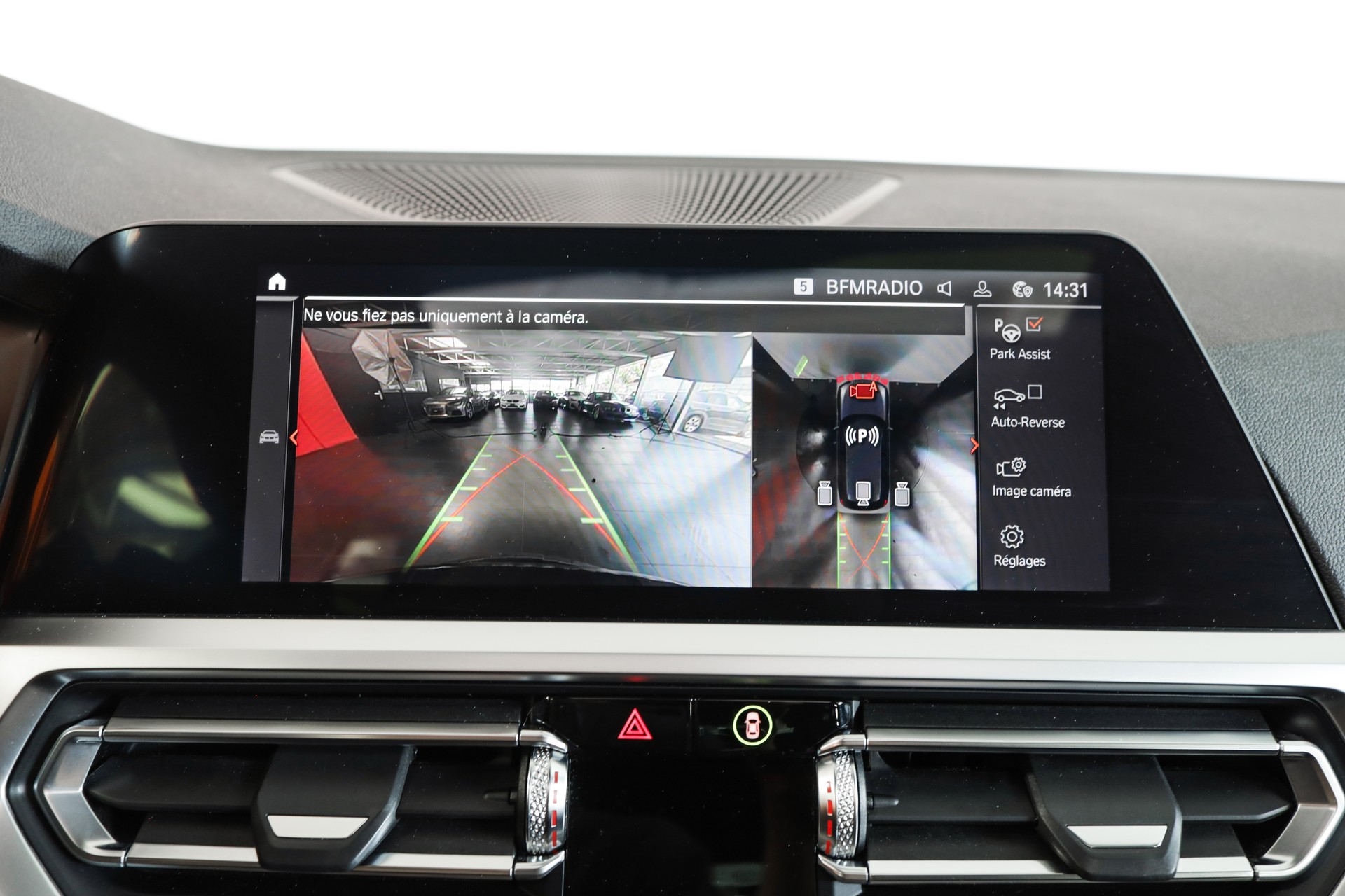 BMW M340d xDrive 48V Touring Steptronic Sport-image-17