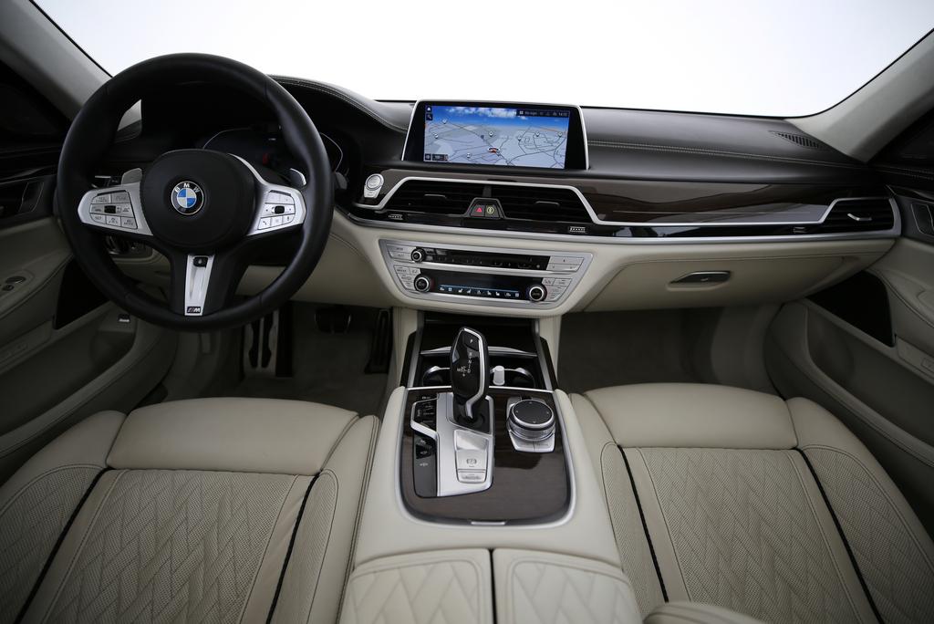 BMW 730d xDrive-showroom-element-3
