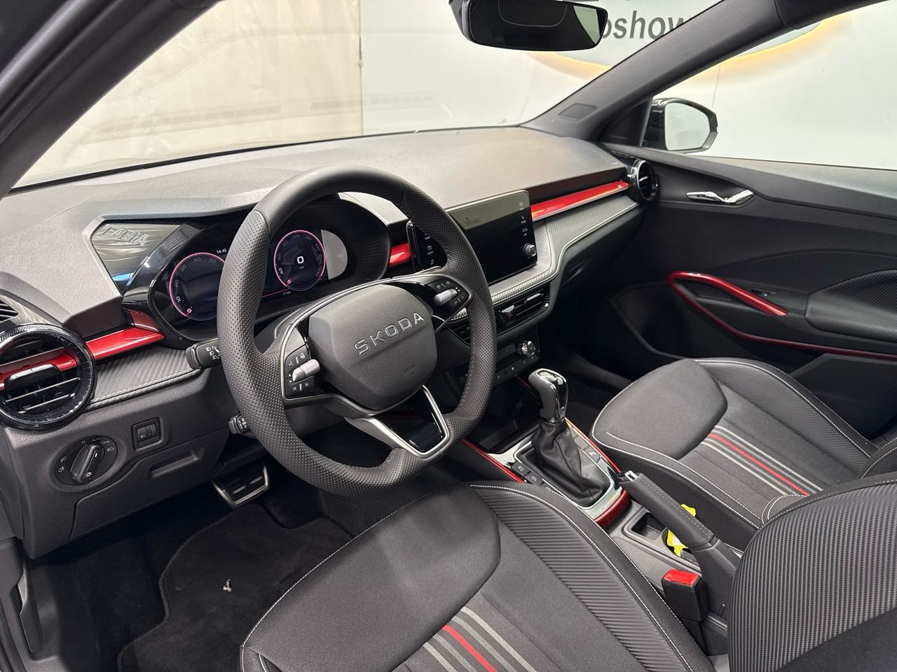 SKODA Fabia 1.0 TSI Monte Carlo DSG-showroom-element-2