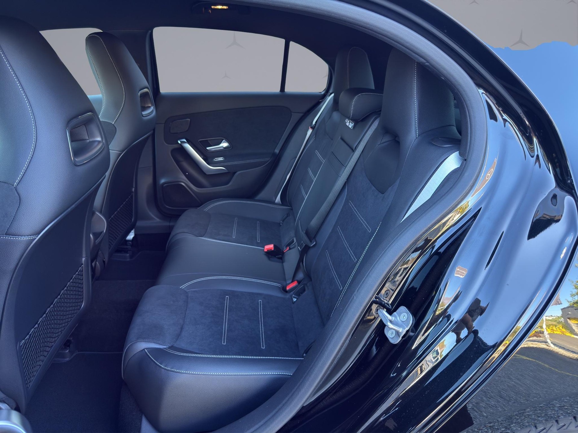 MERCEDES-BENZ A 200 AMG Line-image-11