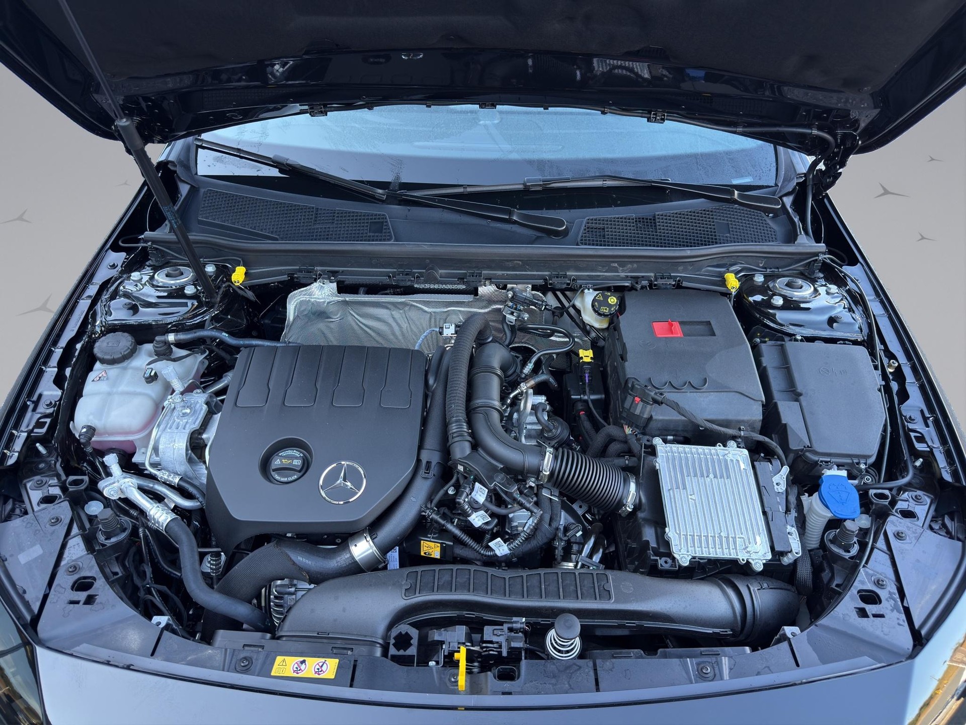 MERCEDES-BENZ A 200 AMG Line-image-18