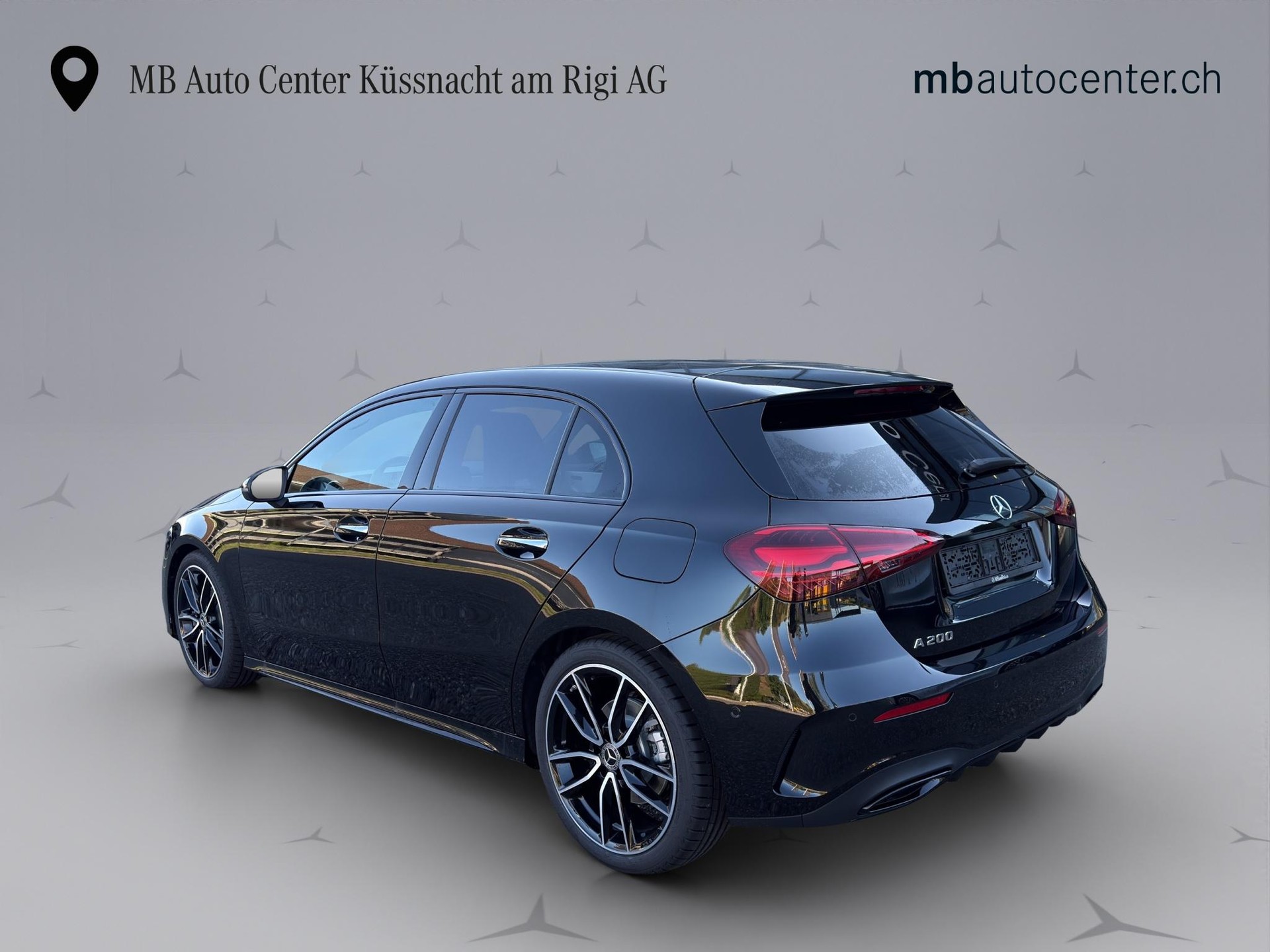 MERCEDES-BENZ A 200 AMG Line-showroom-element-3