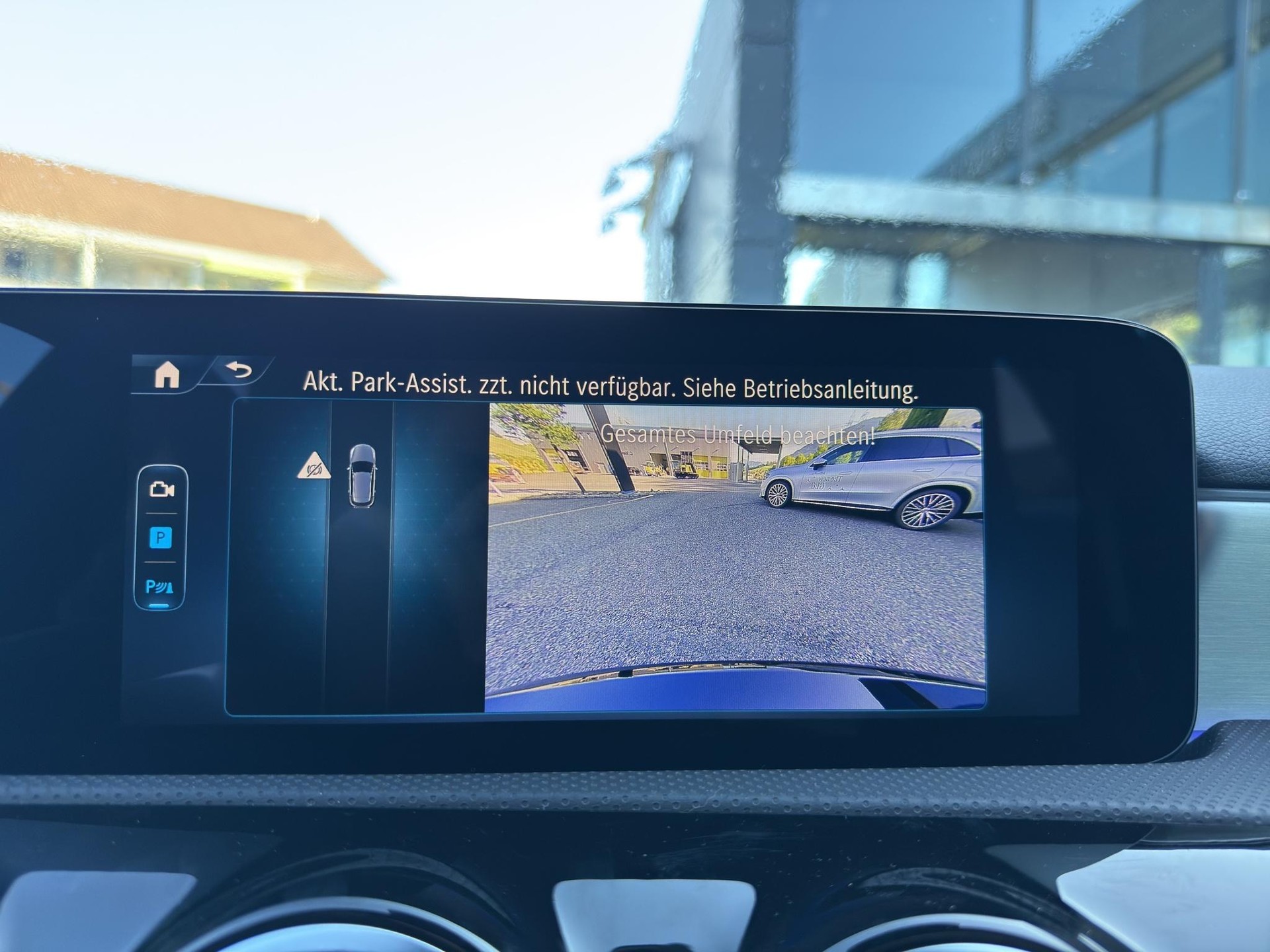 MERCEDES-BENZ A 200 AMG Line-image-22