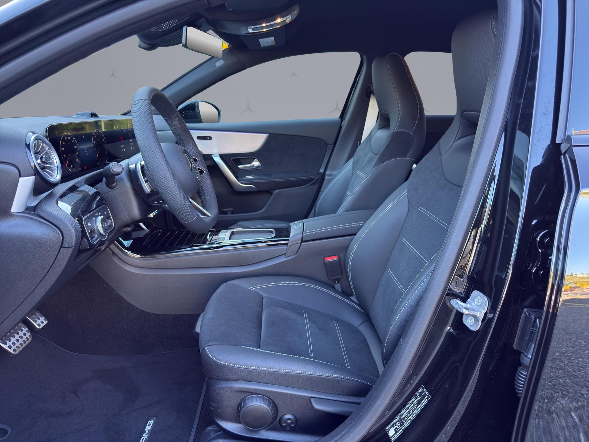 MERCEDES-BENZ A 200 AMG Line-image-8