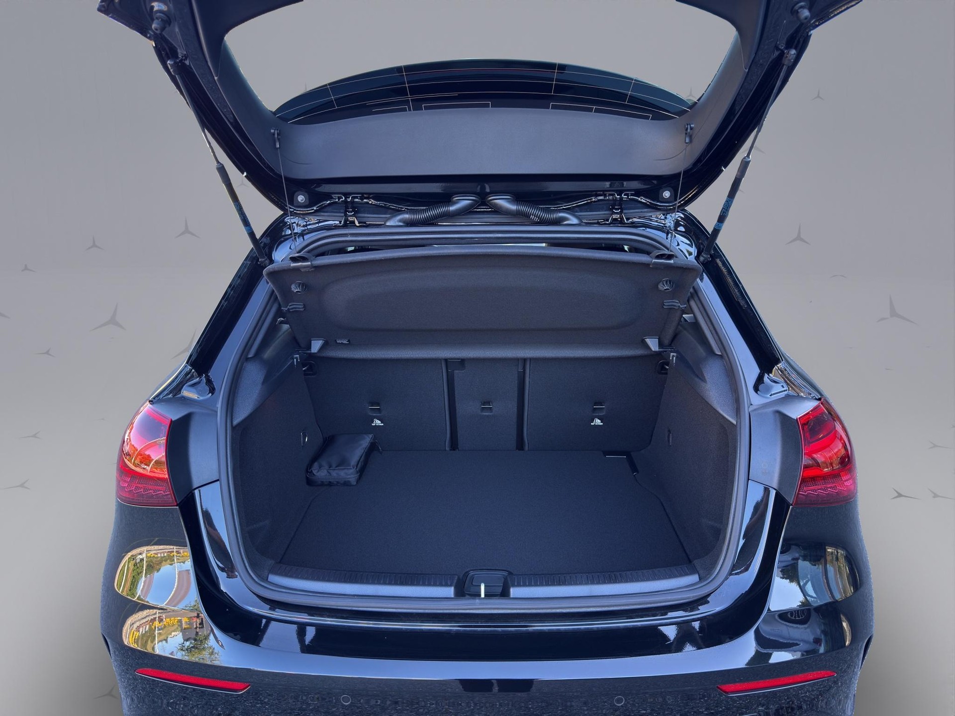 MERCEDES-BENZ A 200 AMG Line-image-17
