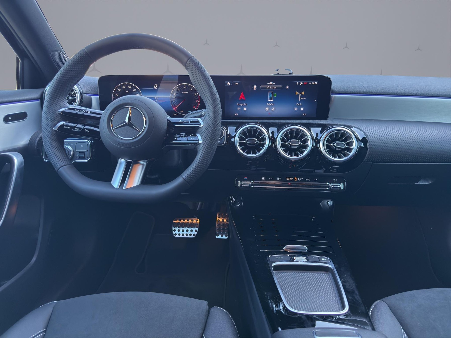 MERCEDES-BENZ A 200 AMG Line-image-12