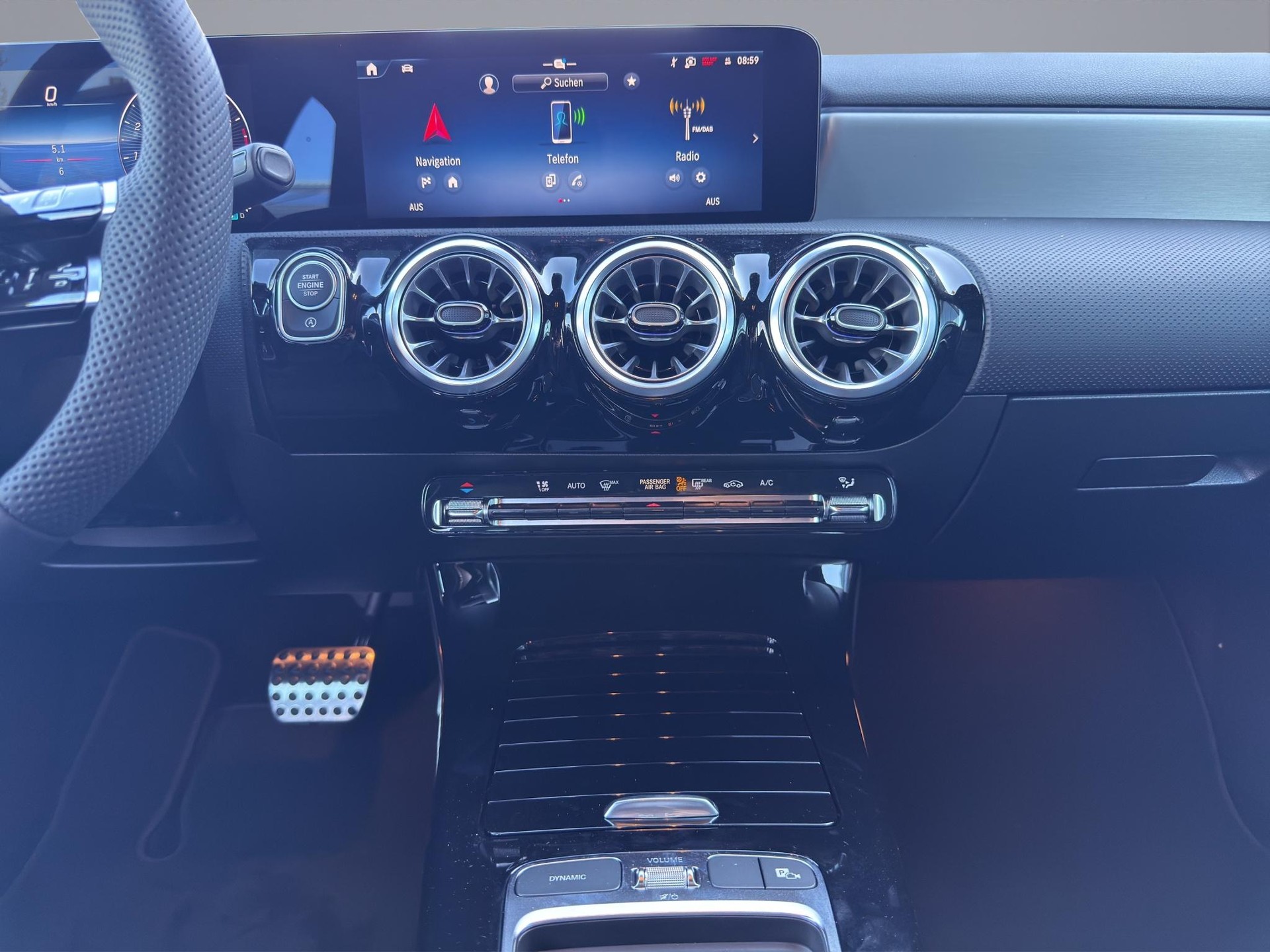 MERCEDES-BENZ A 200 AMG Line-image-13
