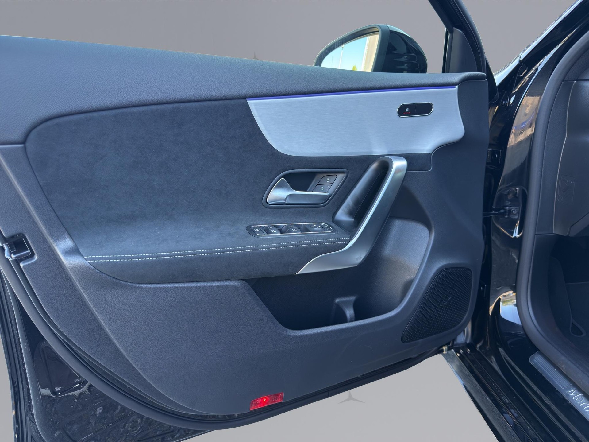 MERCEDES-BENZ A 200 AMG Line-image-20