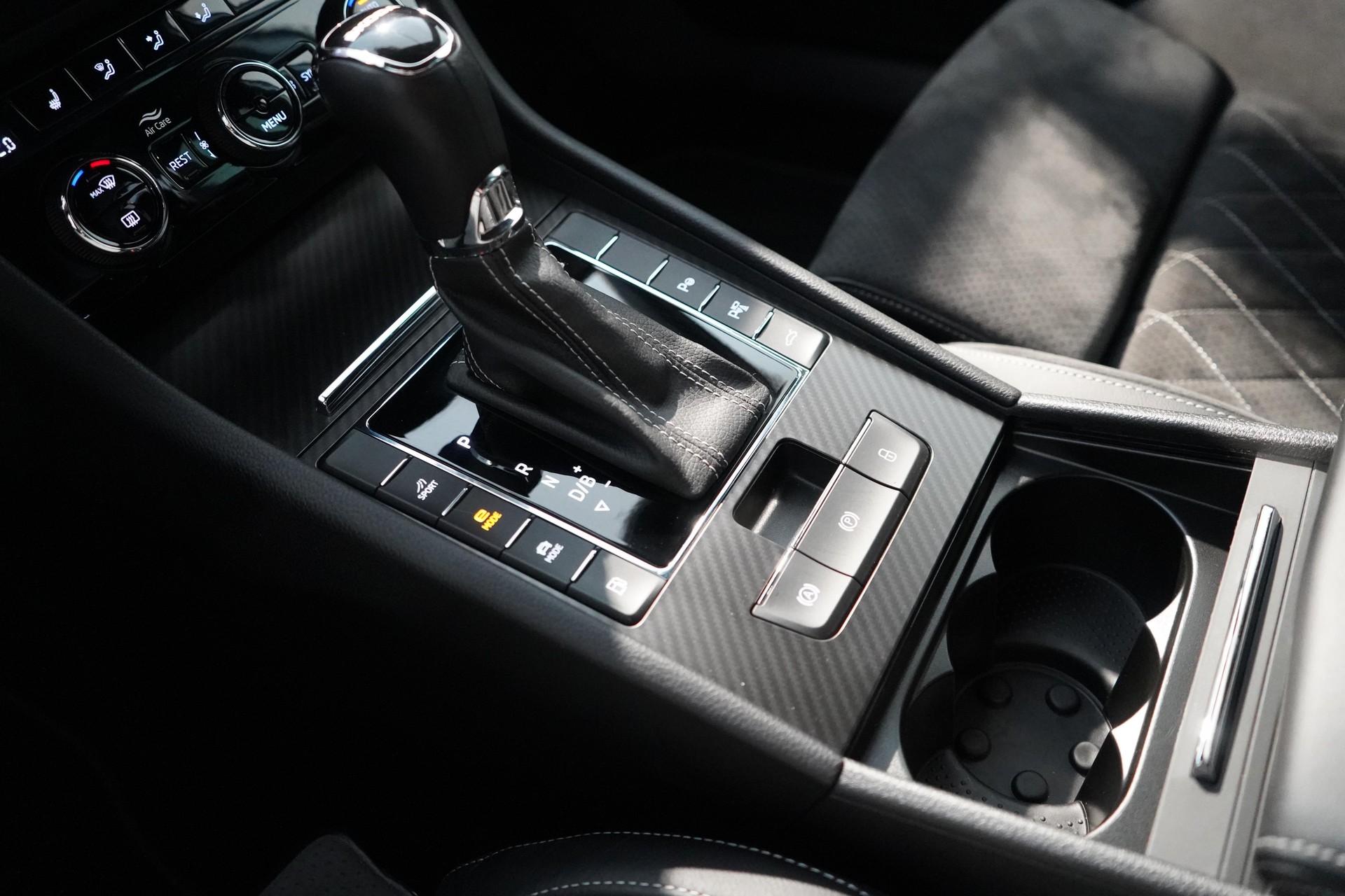 SKODA Superb Combi 1.4 TSI PHEV SportLine DSG-image-13
