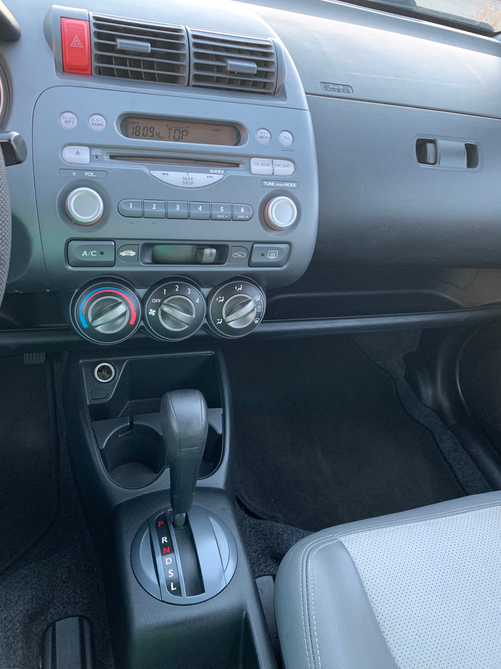 HONDA Jazz 1.4i ES-image-10