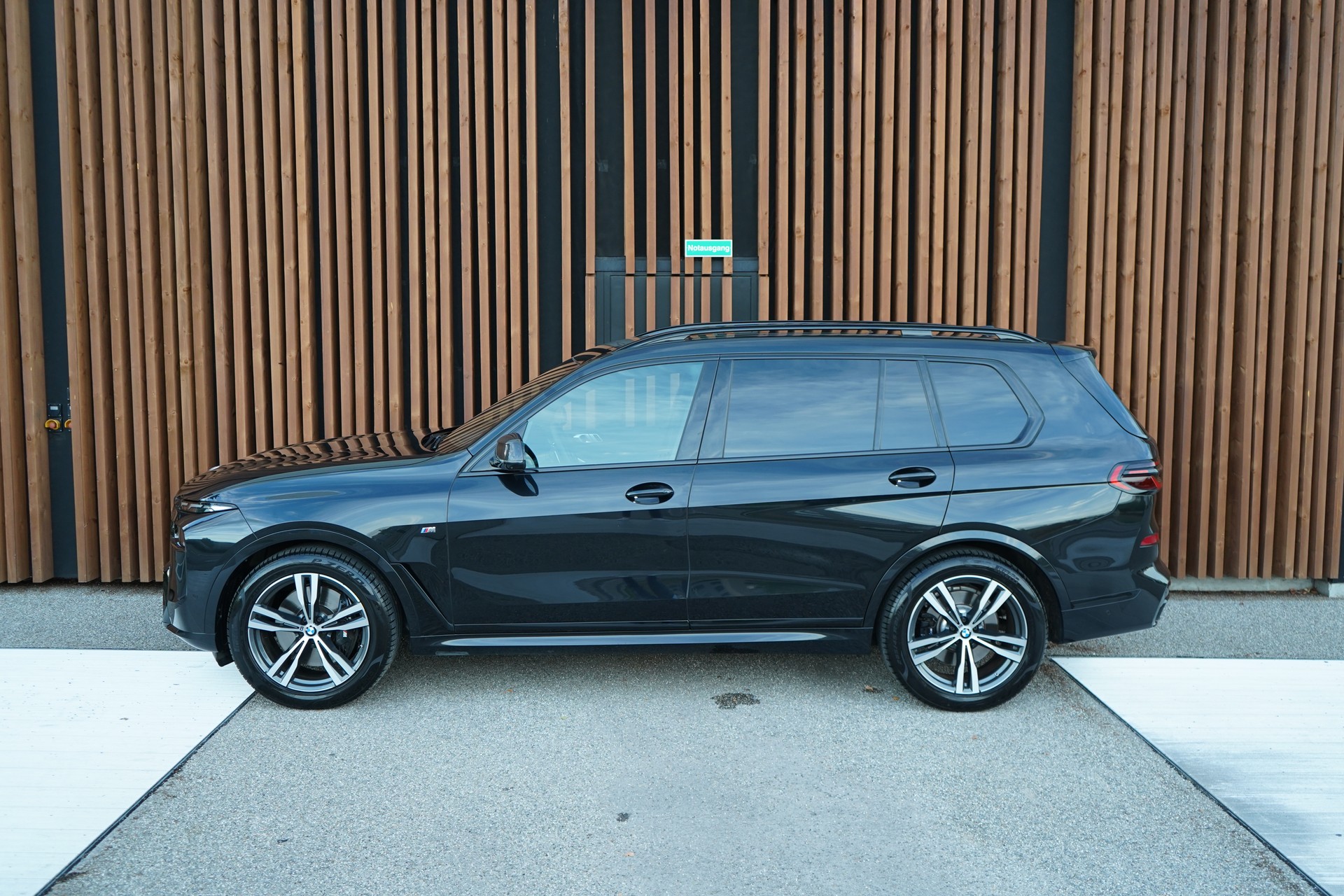 BMW X7 xDRIVE 48V 40i M SPORT PRO BLACK CARBON STEPTRONIC l 380 PS-showroom-element-3