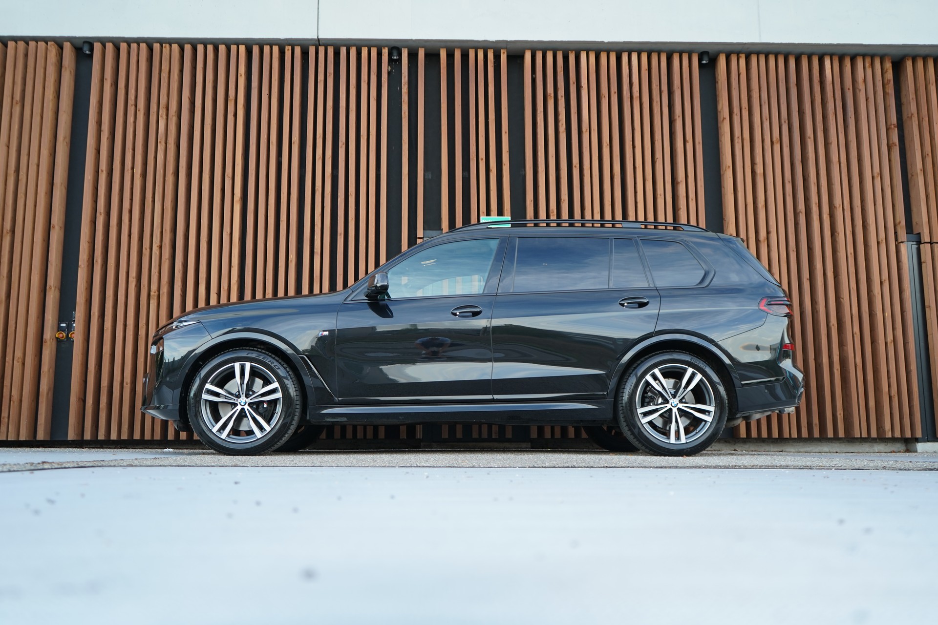 BMW X7 xDRIVE 48V 40i M SPORT PRO BLACK CARBON STEPTRONIC l 380 PS-showroom-element-1
