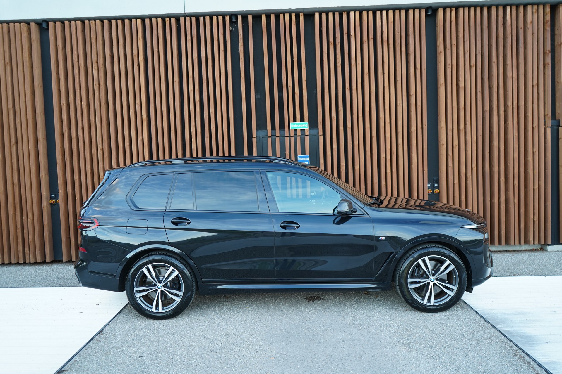 BMW X7 xDRIVE 48V 40i M SPORT PRO BLACK CARBON STEPTRONIC l 380 PS-showroom-element-2