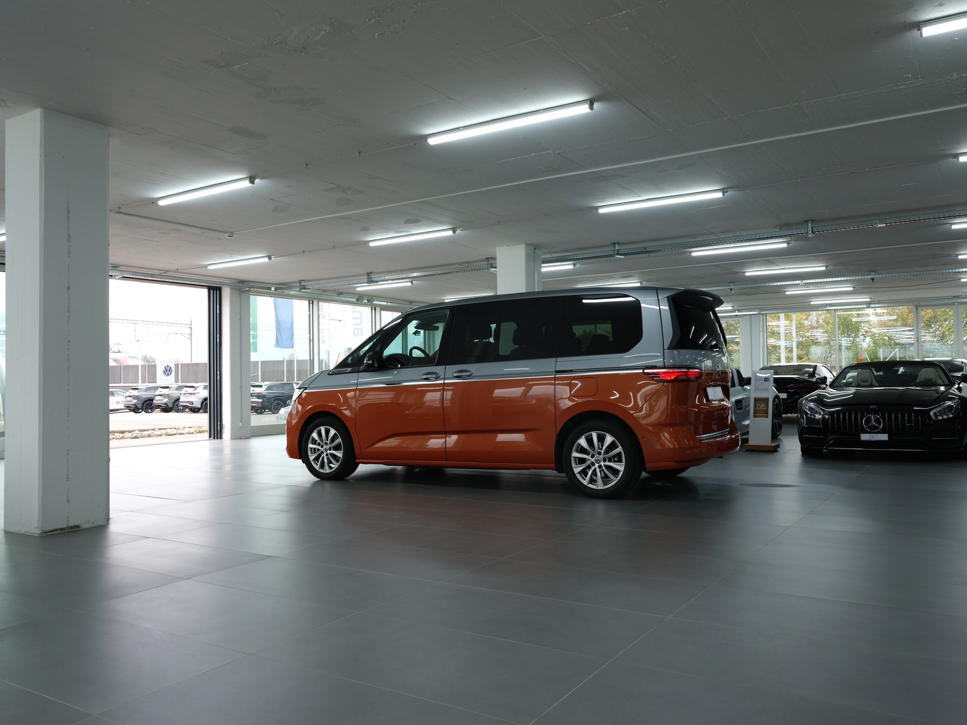 VW Multivan 2.0 TSI Life DSG Lang *Panorama* *360 Kamera* *Vollausstattung*-image-16
