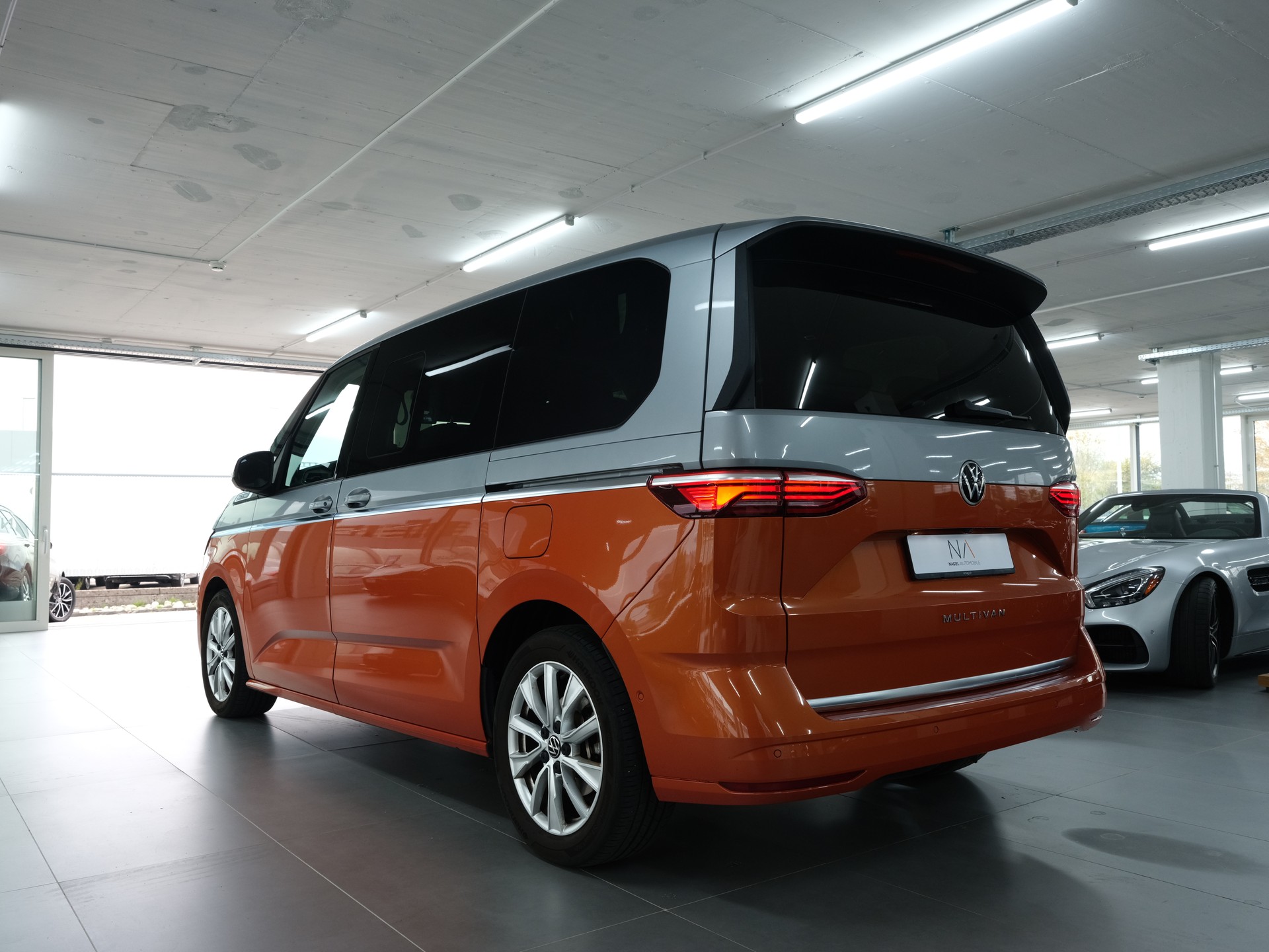 VW Multivan 2.0 TSI Life DSG Lang *Panorama* *360 Kamera* *Vollausstattung*-showroom-element-3