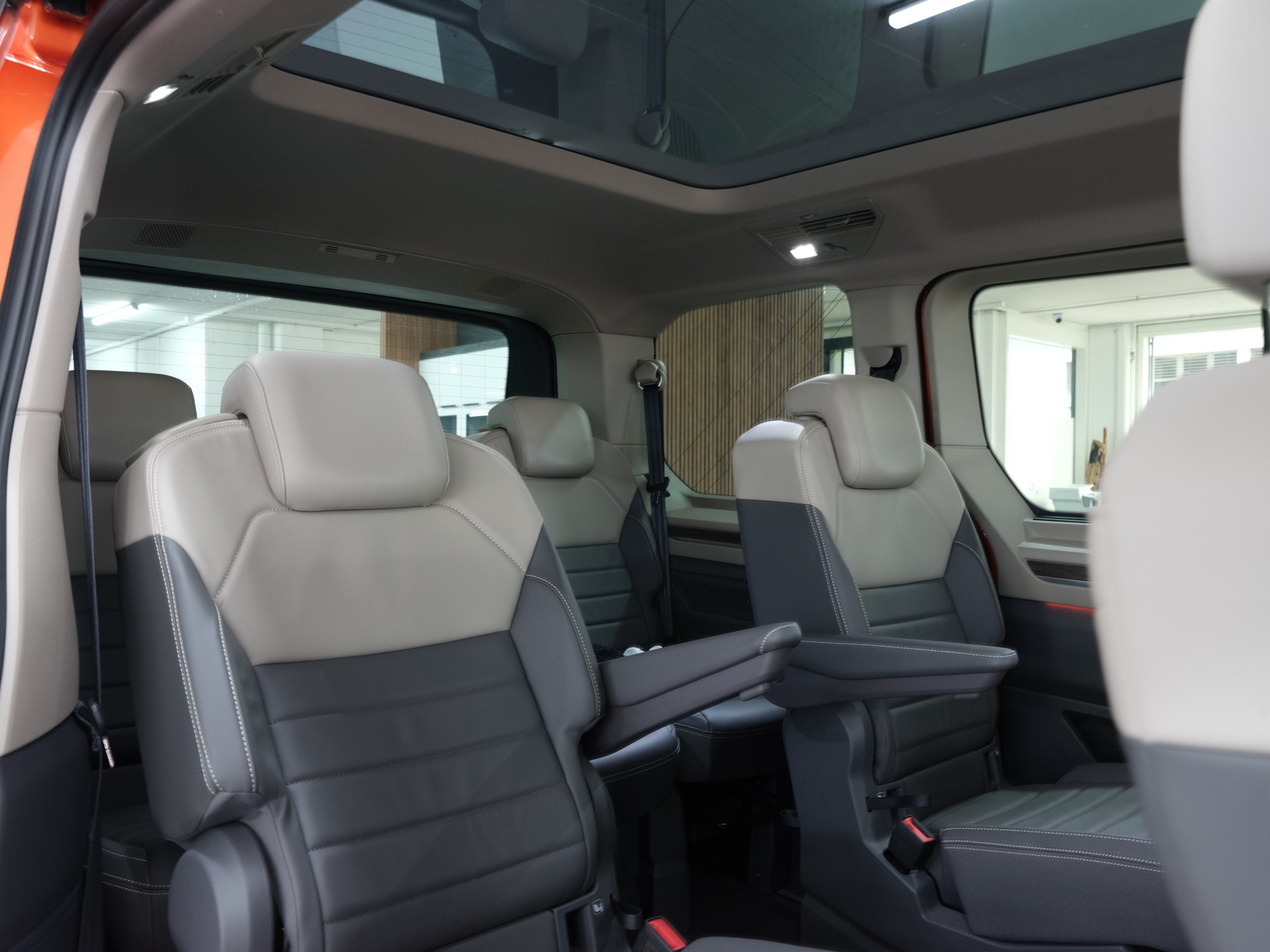 VW Multivan 2.0 TSI Life DSG Lang *Panorama* *360 Kamera* *Vollausstattung*-image-29