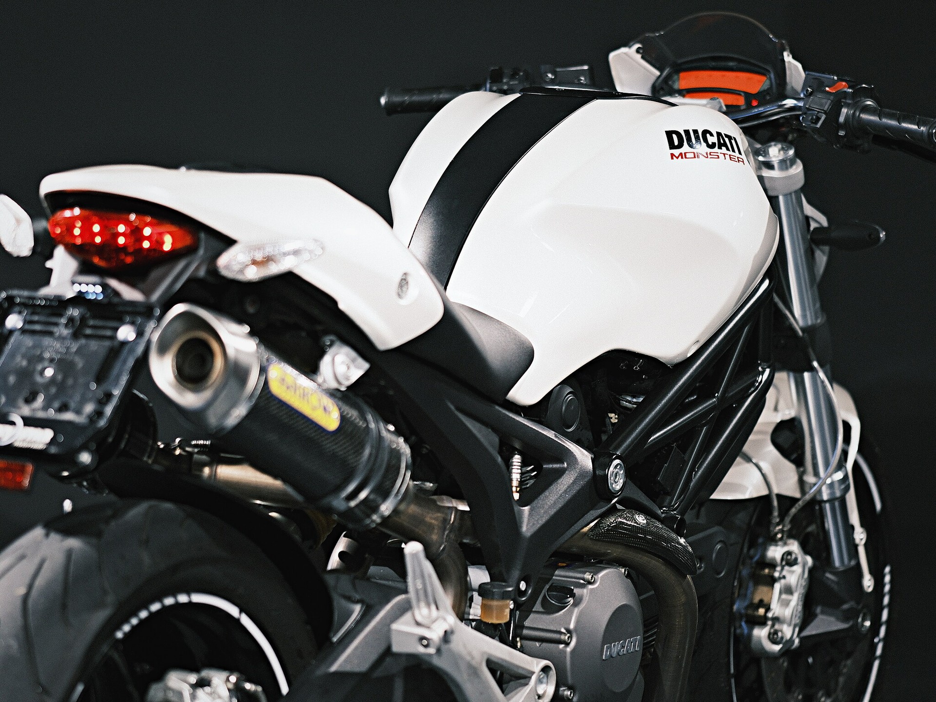 DUCATI Monster 696M plus-image-6