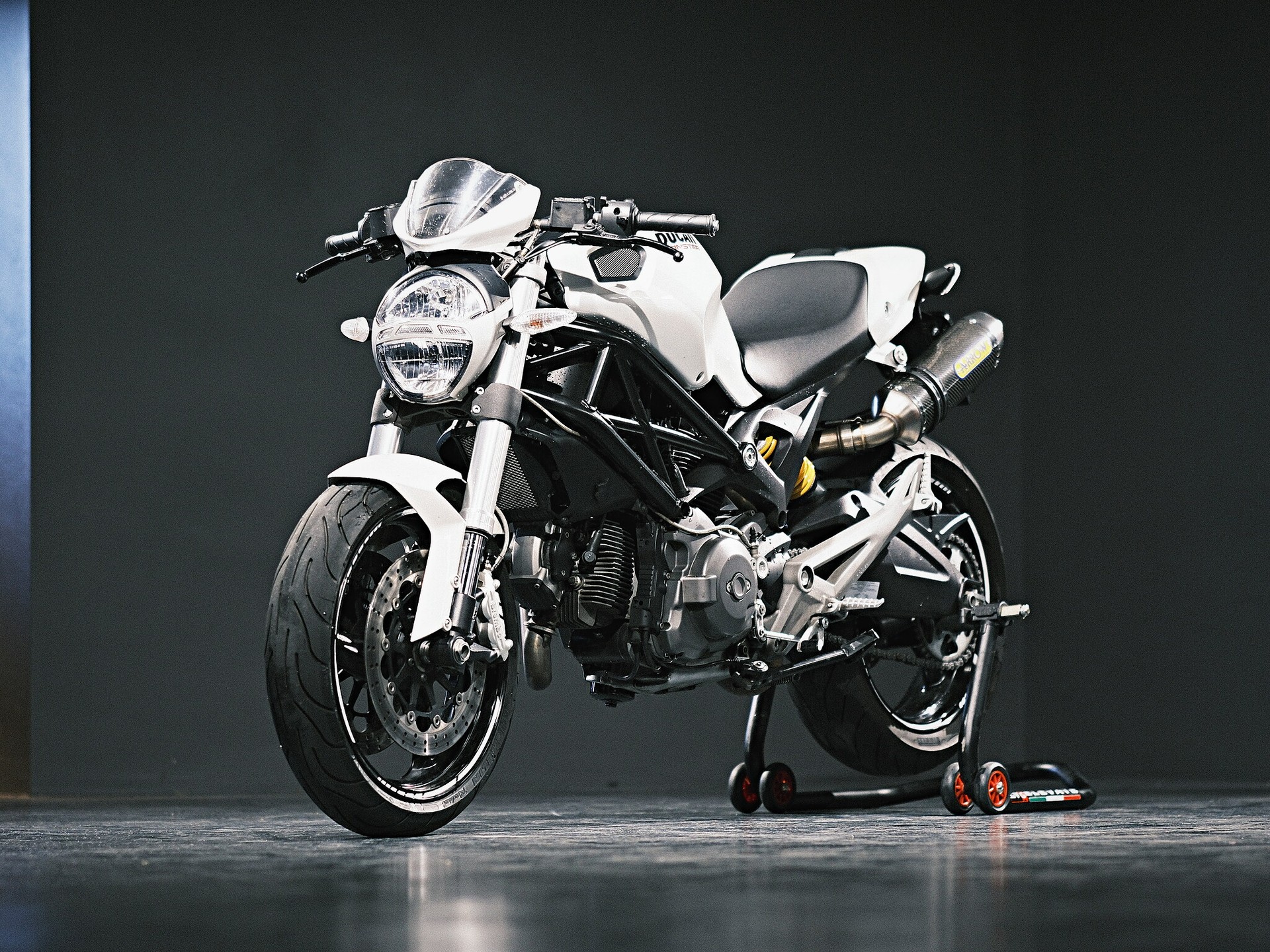 DUCATI Monster 696M plus-image-3