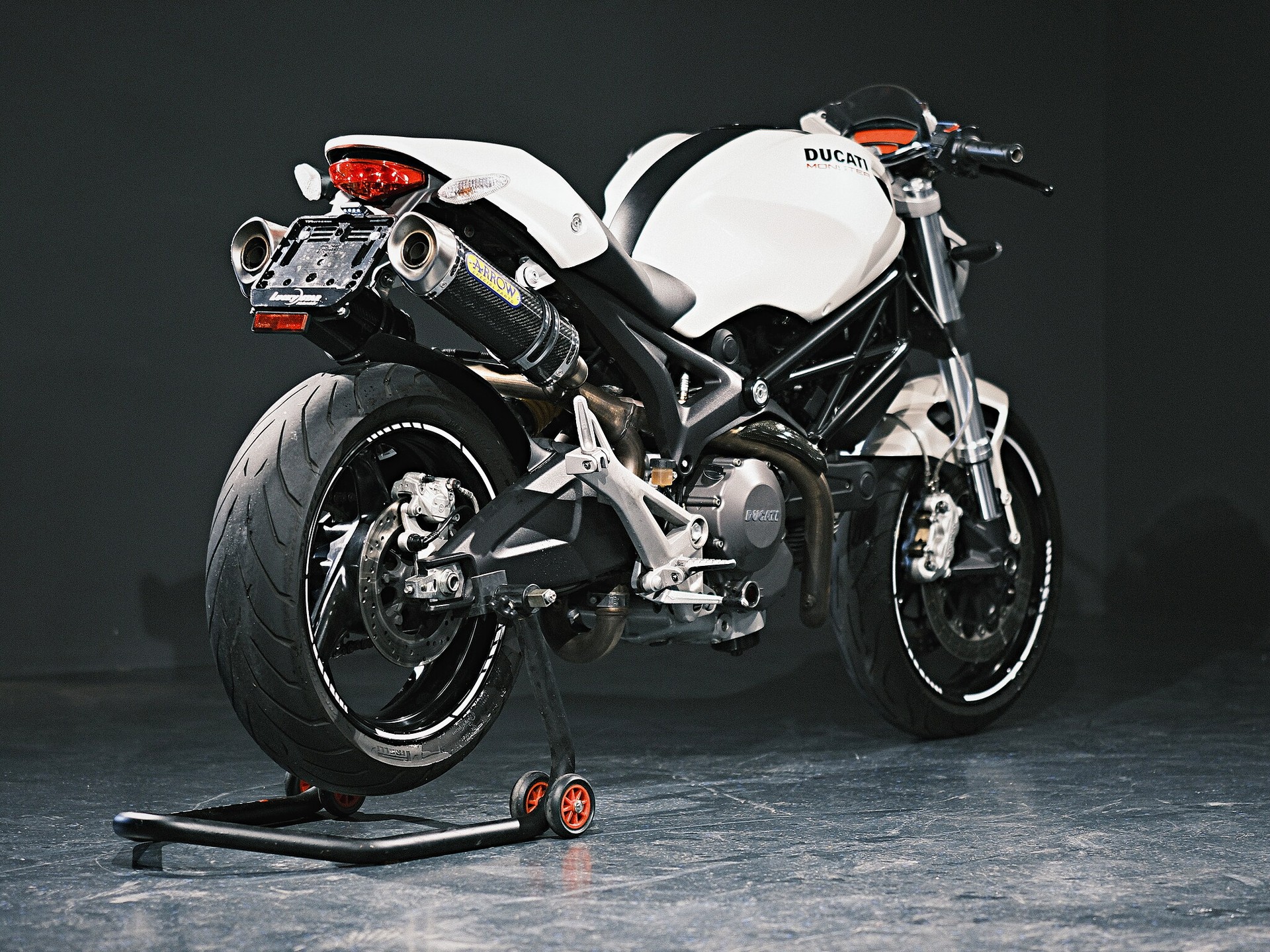 DUCATI Monster 696M plus-image-2
