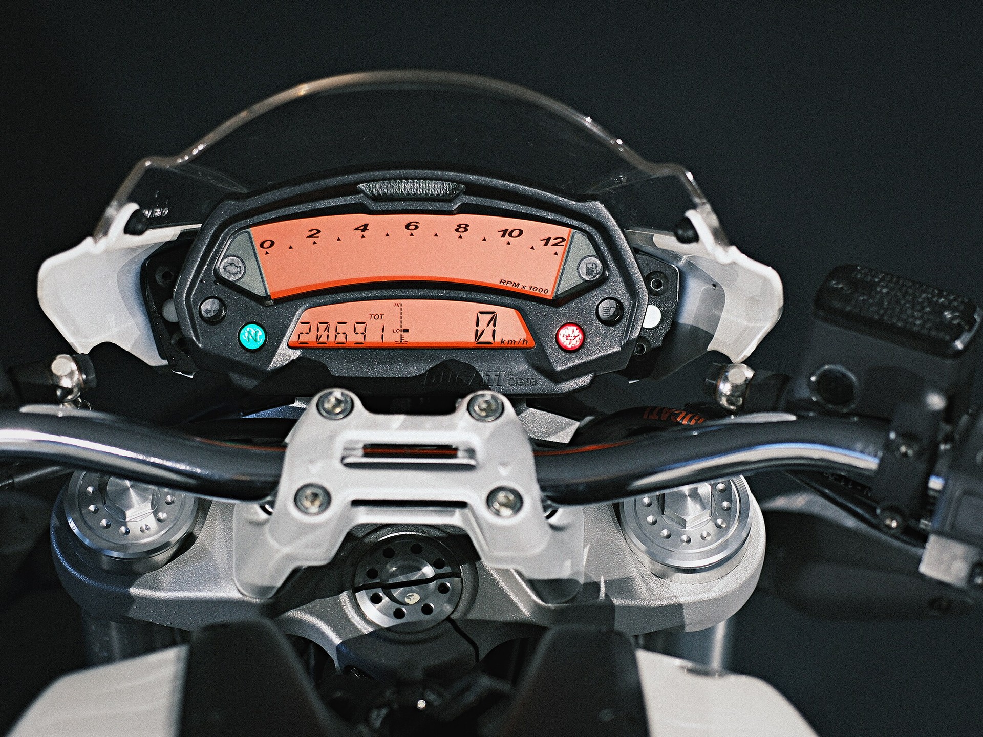DUCATI Monster 696M plus-image-15