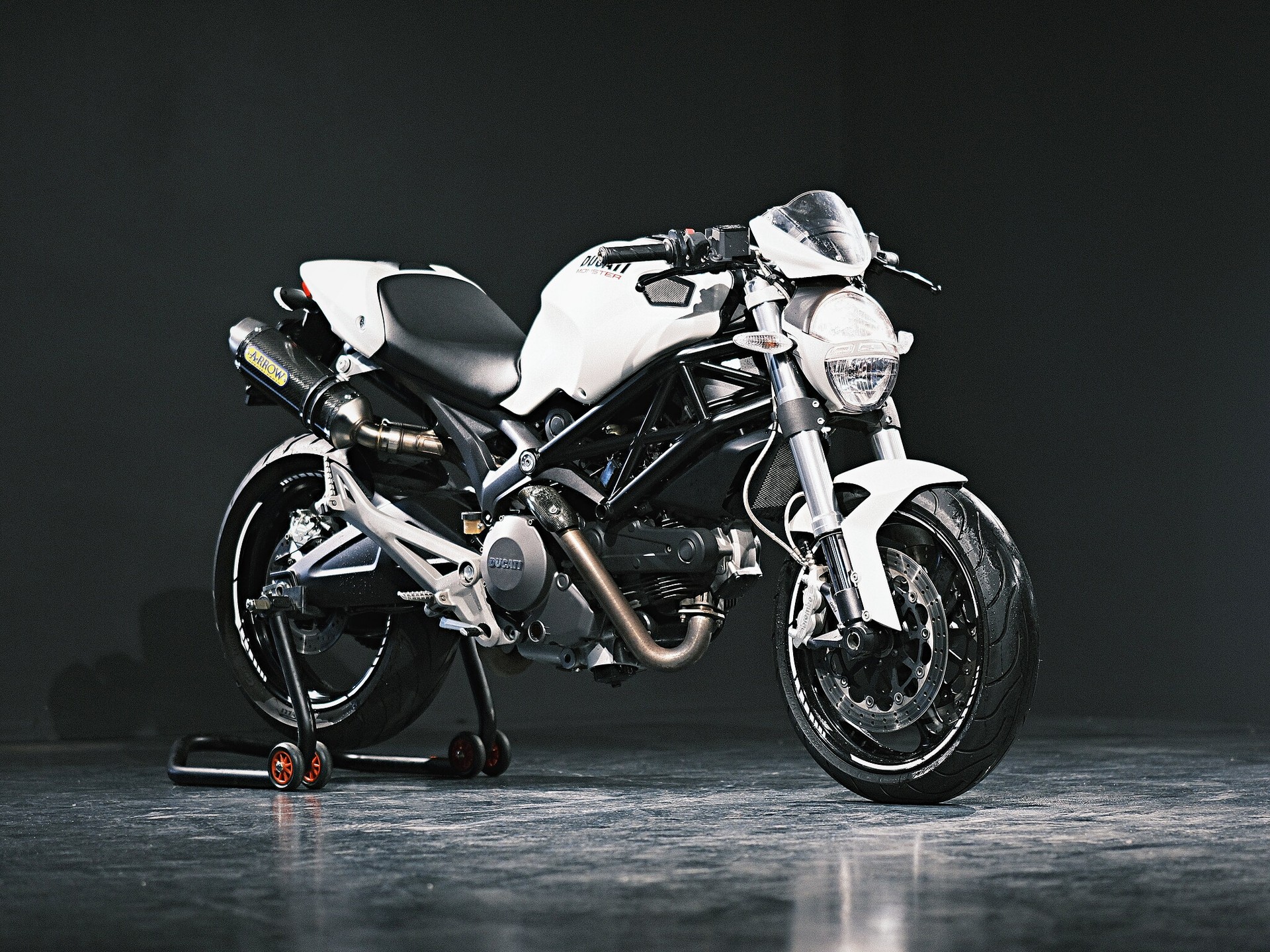 DUCATI Monster 696M plus-image-0