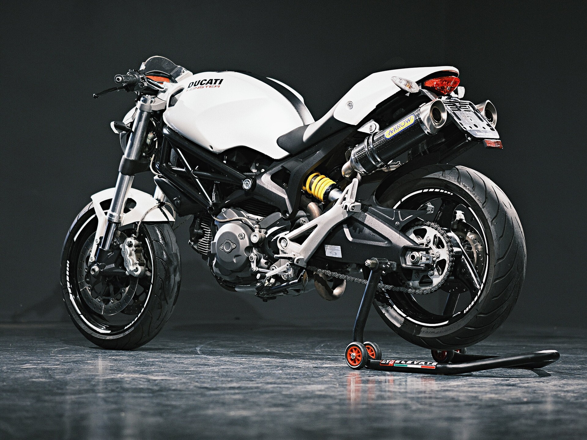 DUCATI Monster 696M plus-image-4
