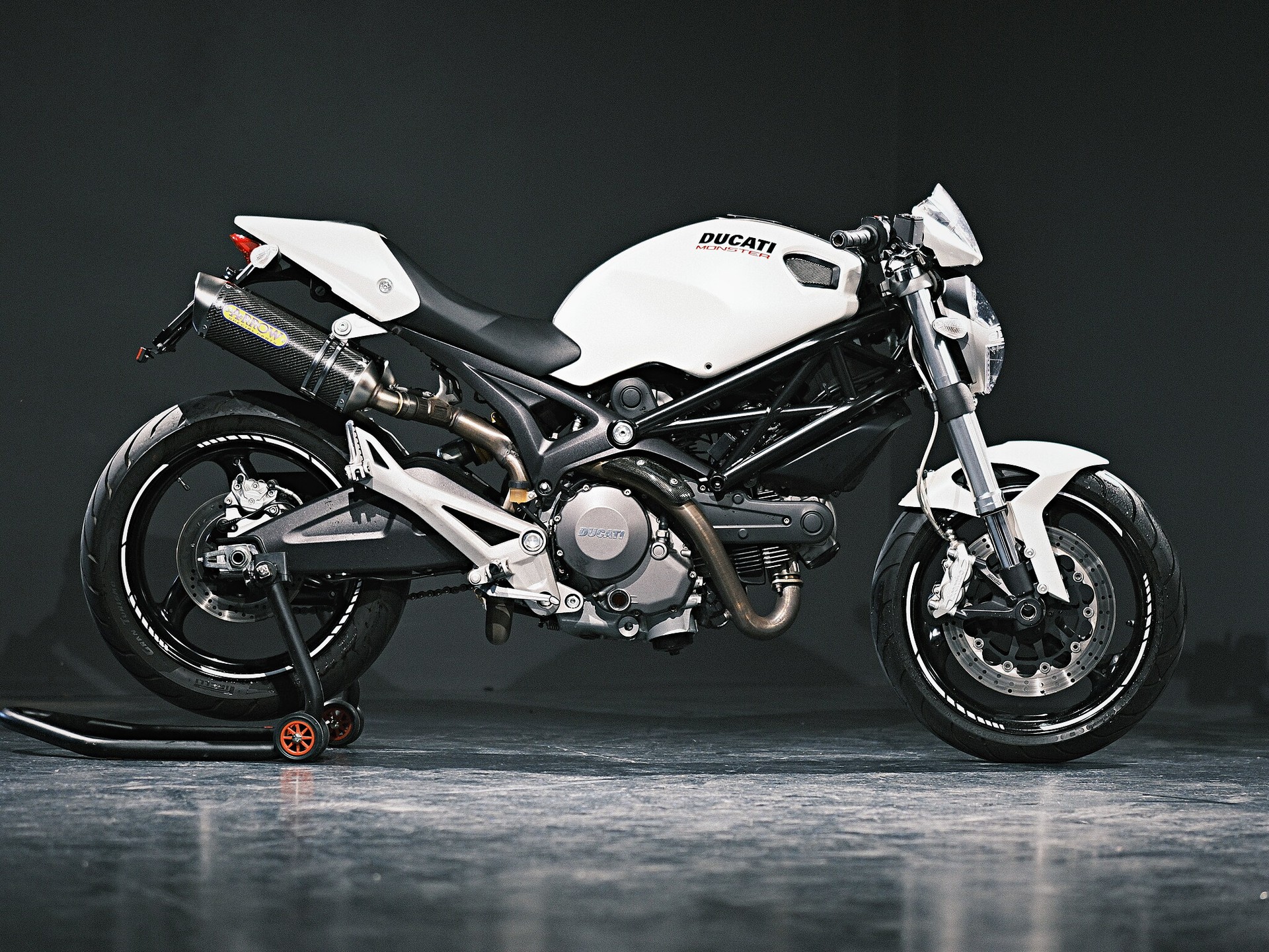 DUCATI Monster 696M plus-image-1