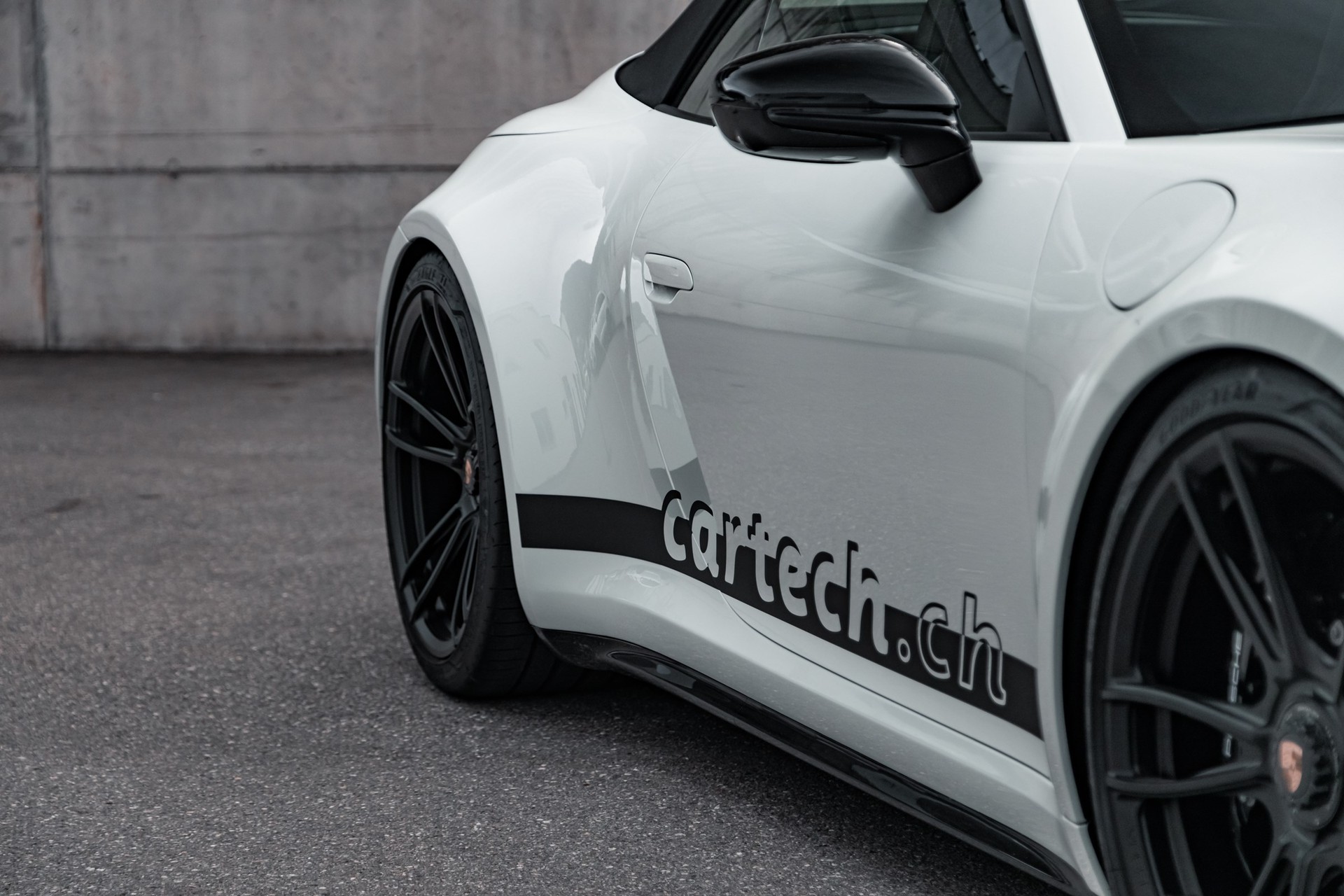 PORSCHE 911 Carrera 4 GTS Widebody PDK-showroom-element-3