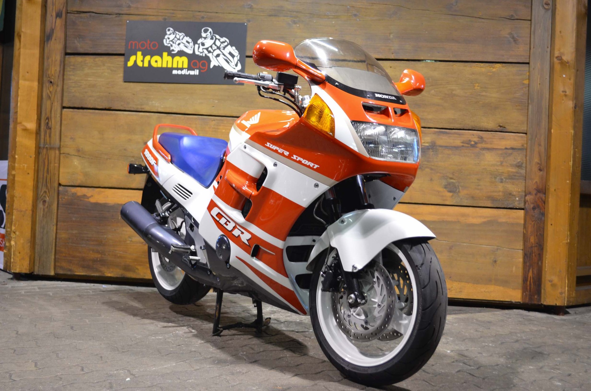 HONDA CBR1000F-image-1