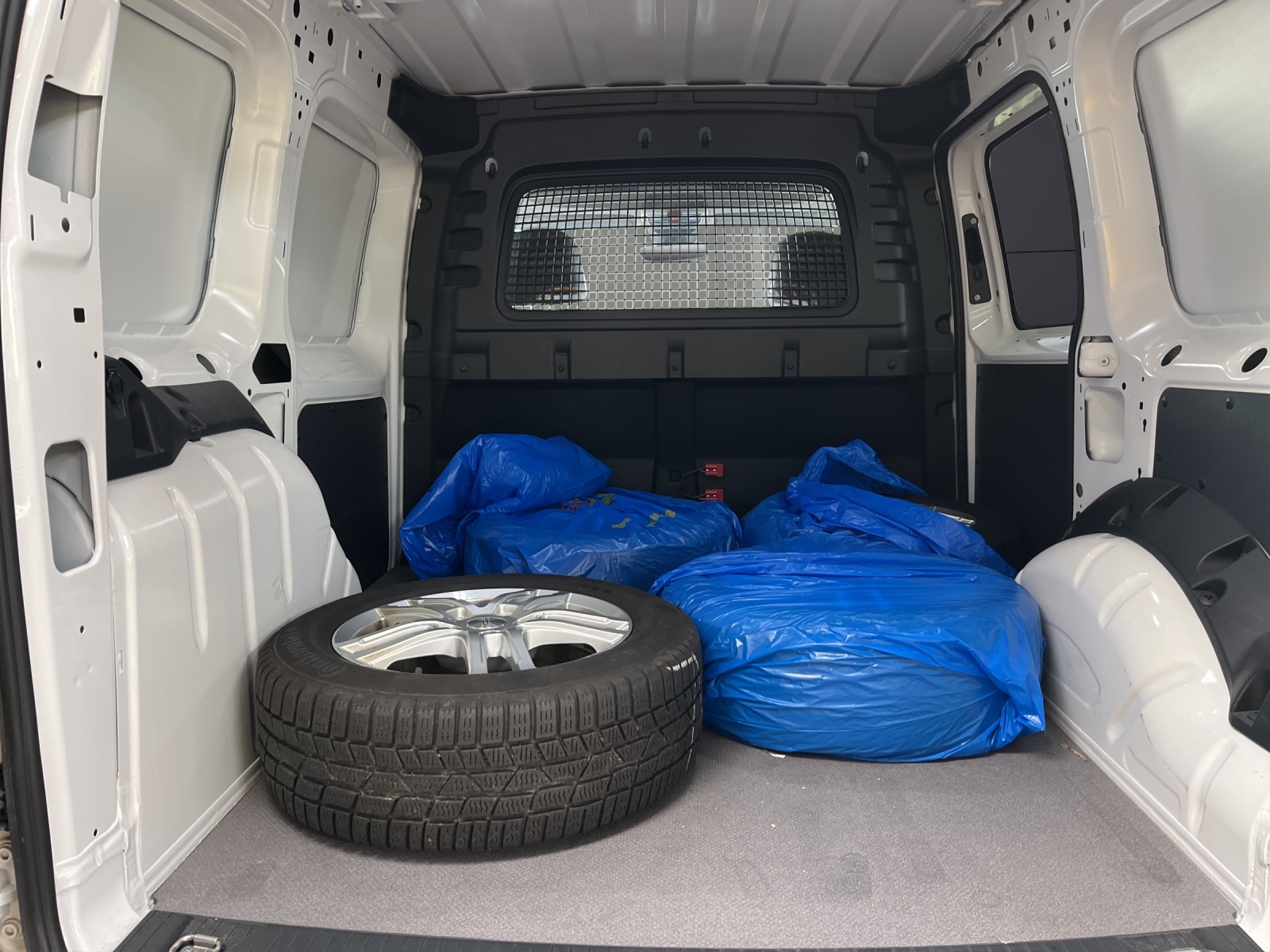 VW Caddy Cargo 2.0TDI DSG-image-7