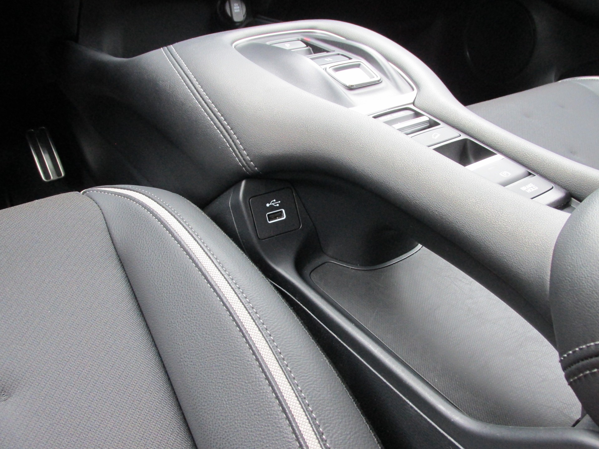 HONDA ZR-V 2.0i MMD Hybrid Sport Automatic-image-16