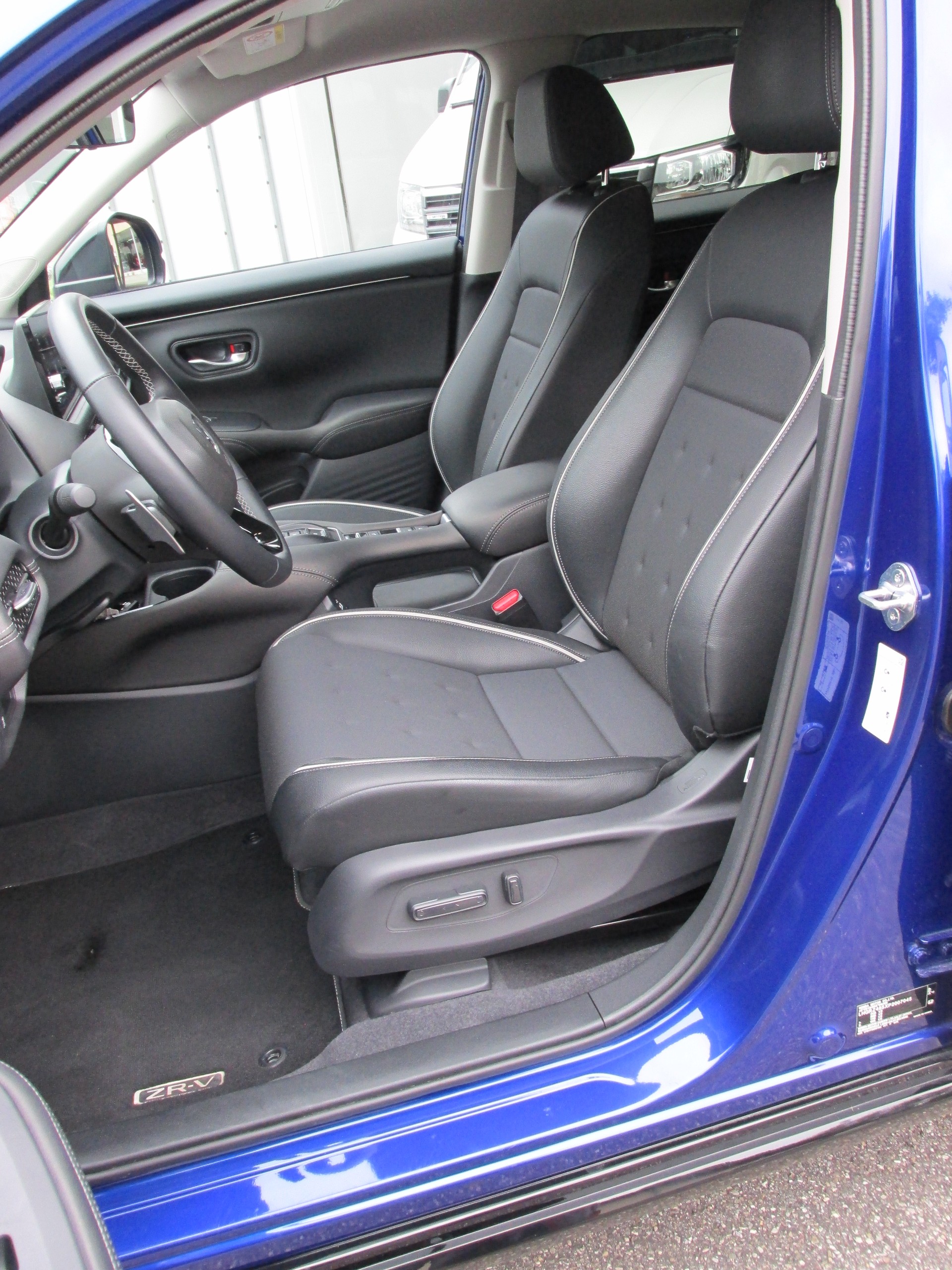 HONDA ZR-V 2.0i MMD Hybrid Sport Automatic-image-9