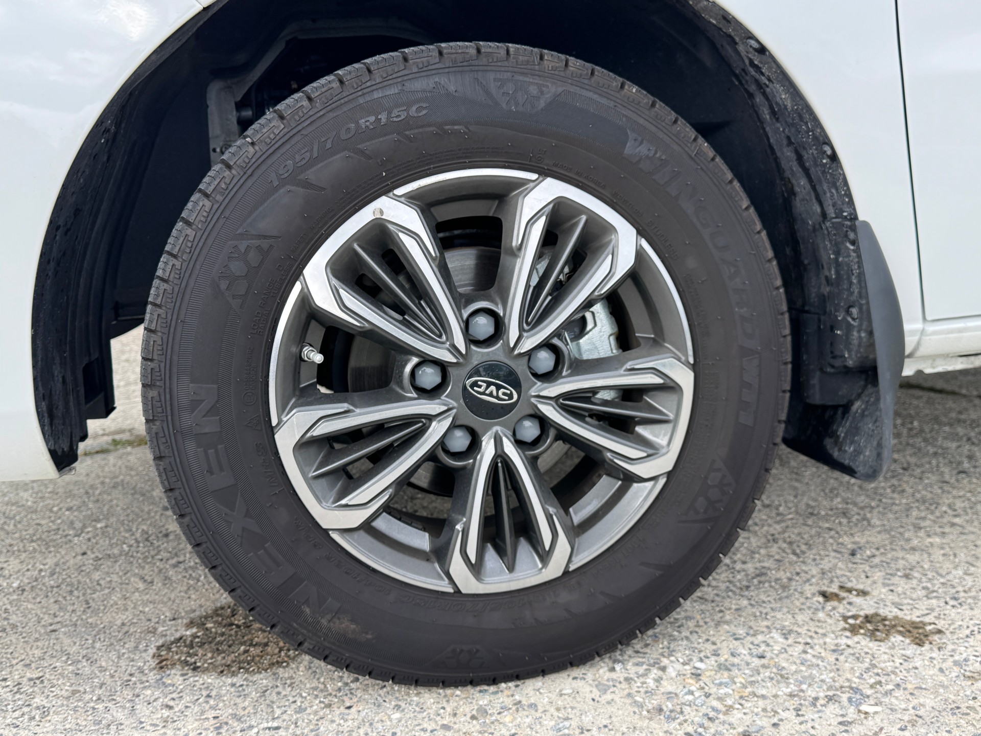 JAC M3EV-image-5