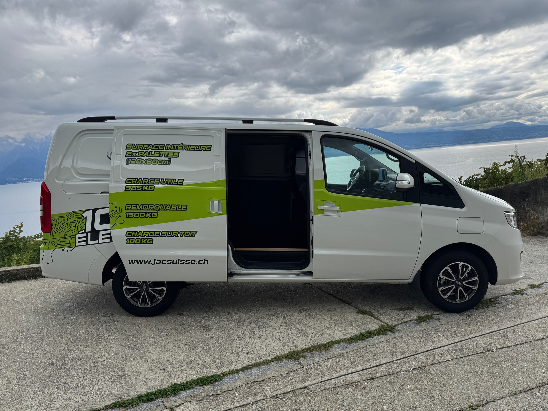 JAC M3EV-image-11