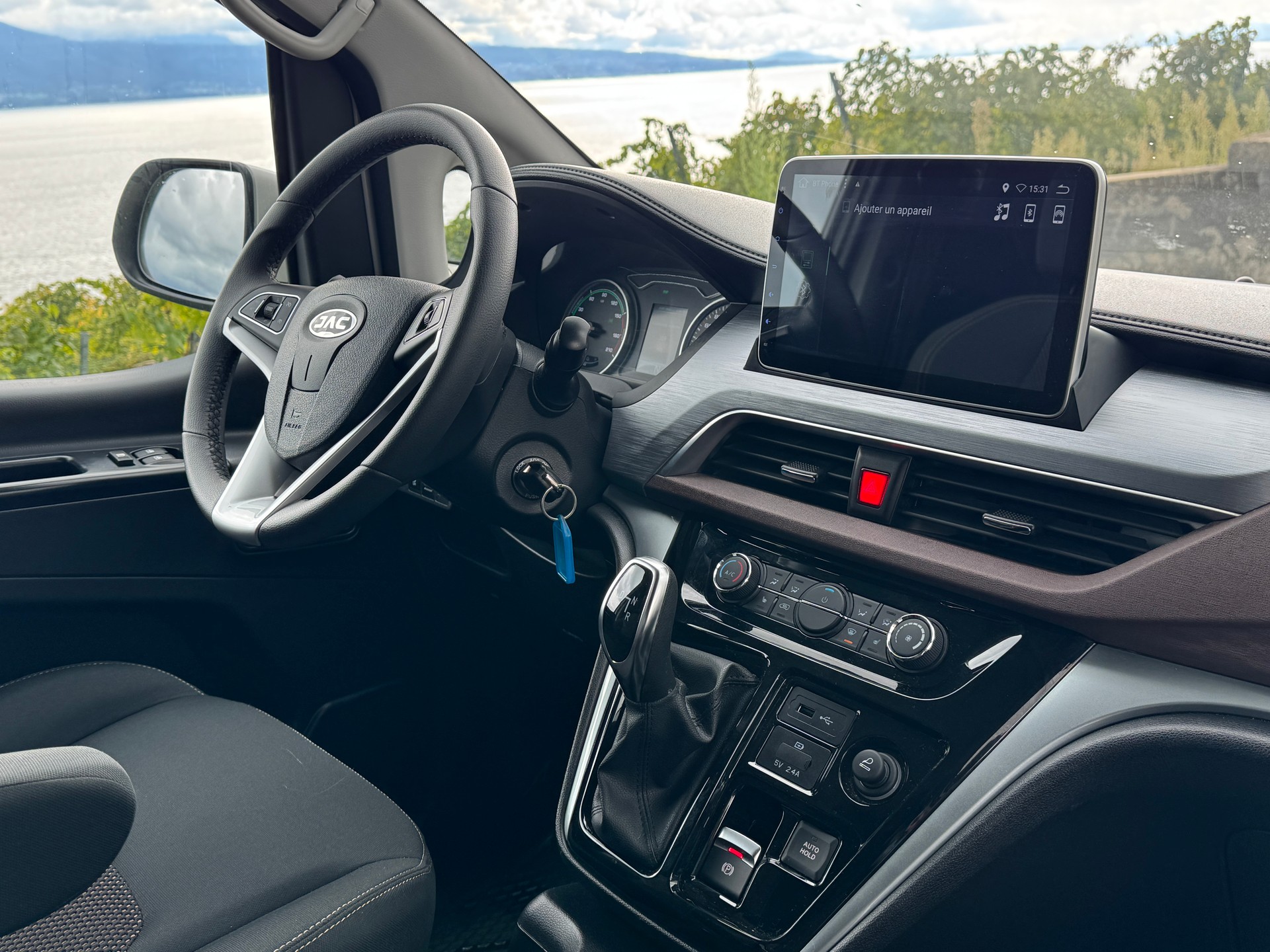 JAC M3EV-image-14
