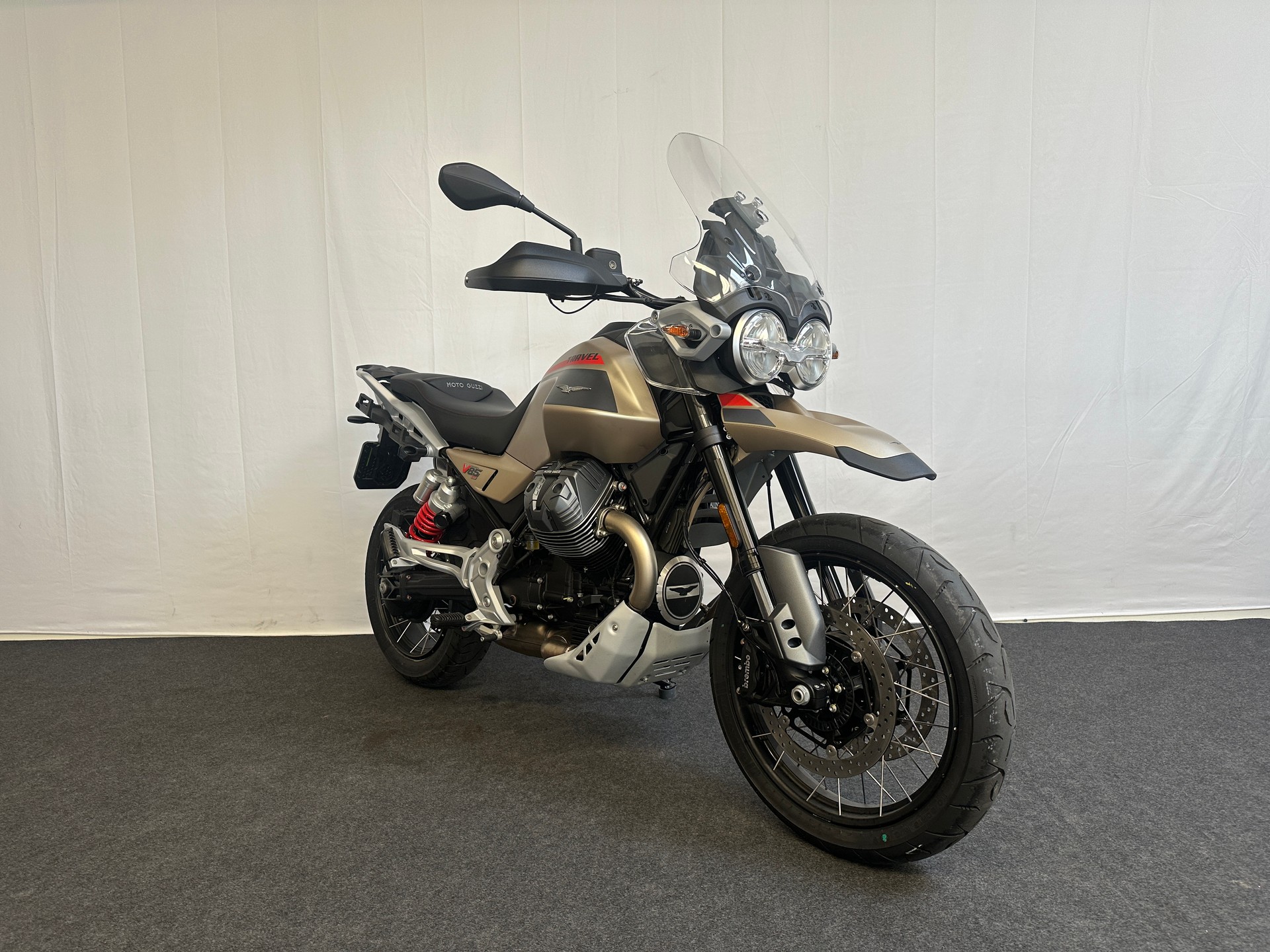 MOTO GUZZI V85 TT Travel E5+-image-2