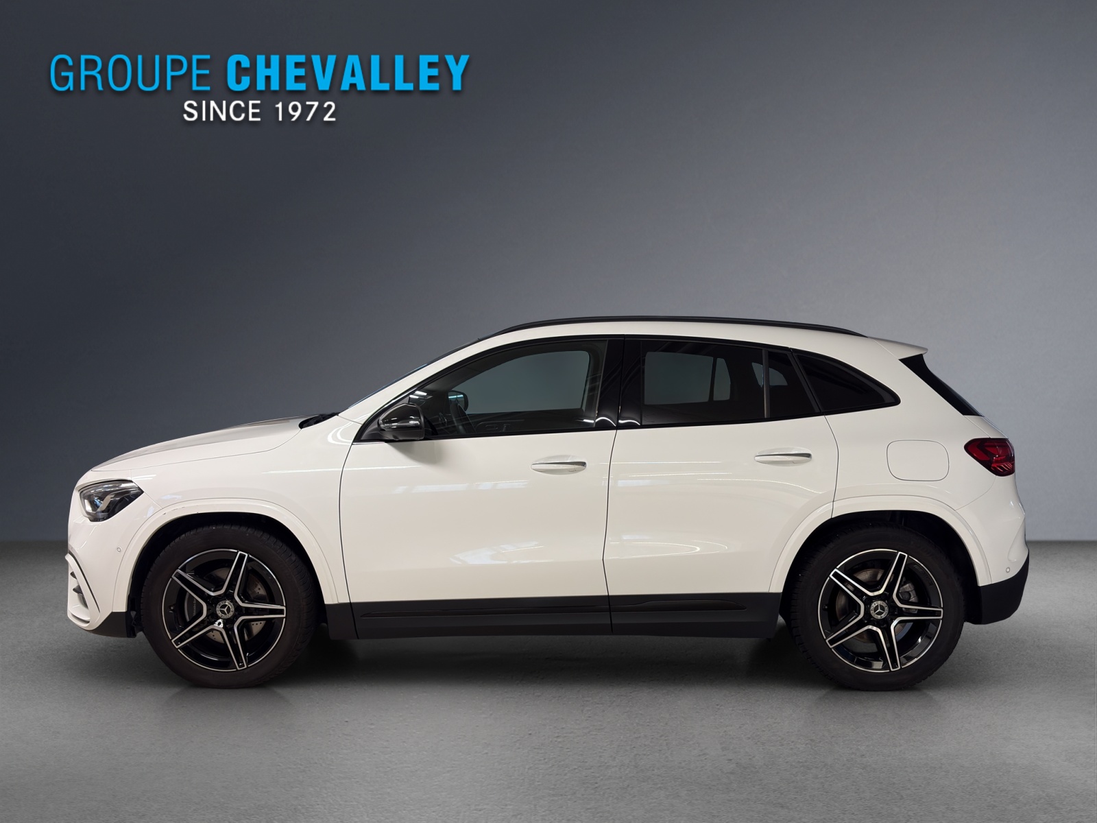 MERCEDES-BENZ GLA 220d 4Matic 8G-DCT-showroom-element-2