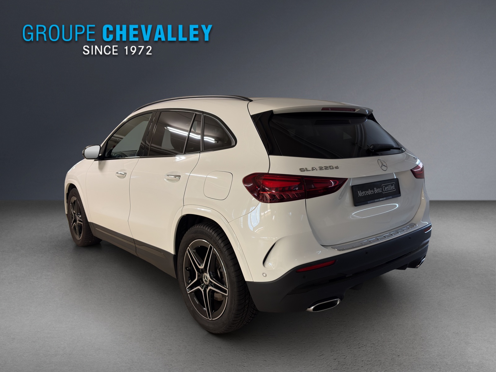 MERCEDES-BENZ GLA 220d 4Matic 8G-DCT-showroom-element-3