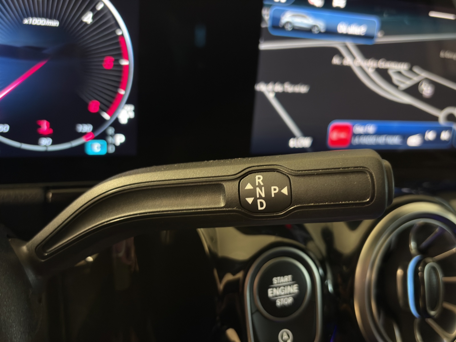 MERCEDES-BENZ GLA 220d 4Matic 8G-DCT-image-14