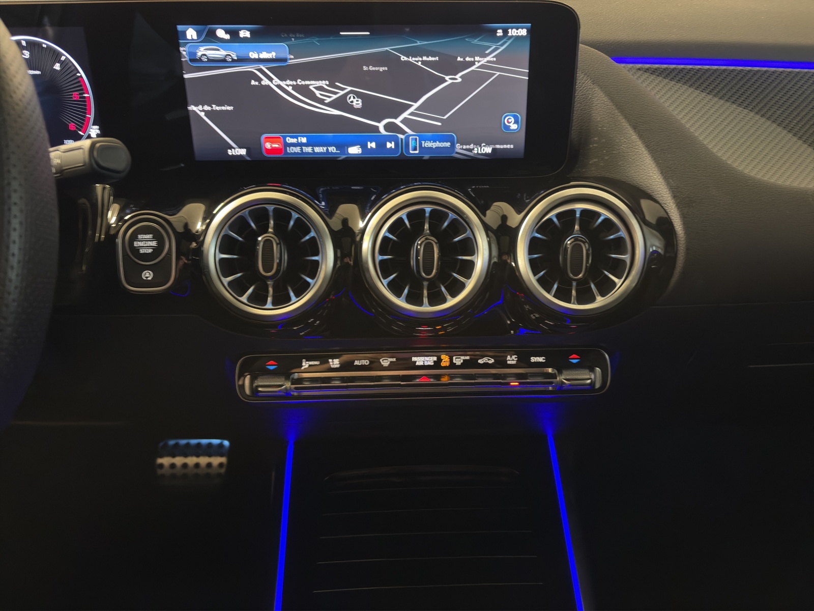 MERCEDES-BENZ GLA 220d 4Matic 8G-DCT-image-12