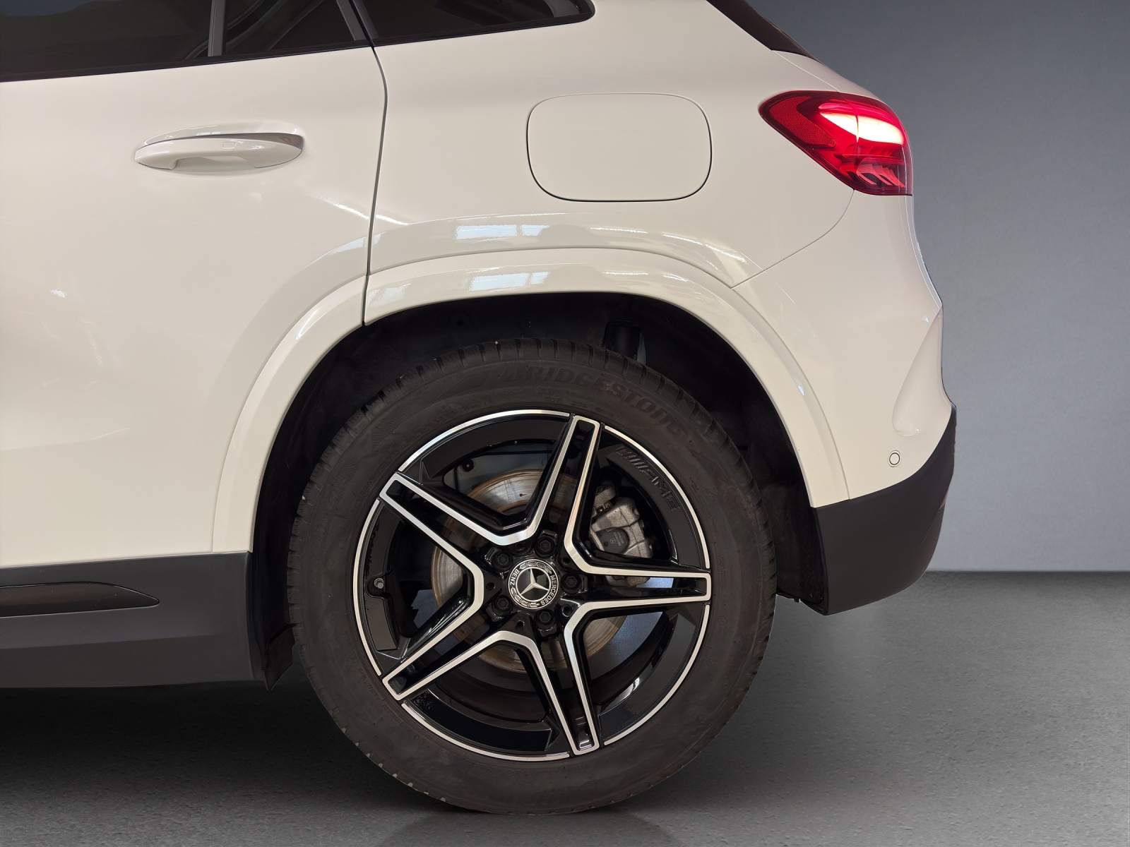 MERCEDES-BENZ GLA 220d 4Matic 8G-DCT-image-5