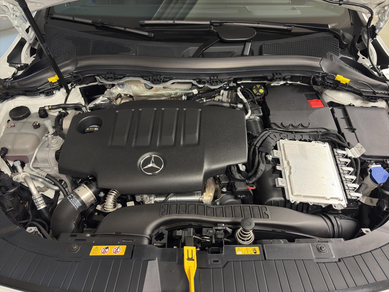 MERCEDES-BENZ GLA 220d 4Matic 8G-DCT-image-19