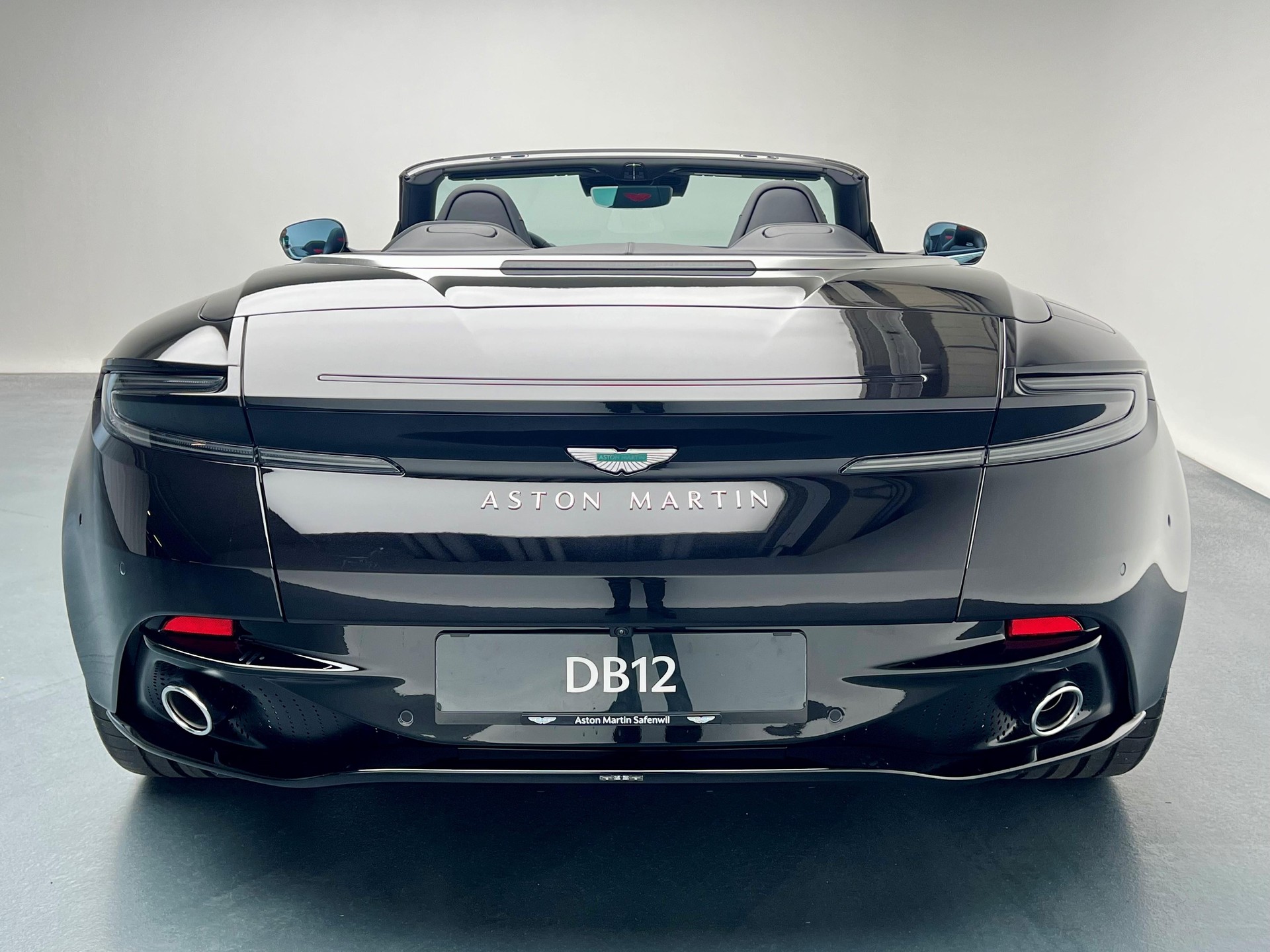 ASTON MARTIN DB12 Volante 4.0 V8 Bi-Turbo-image-27